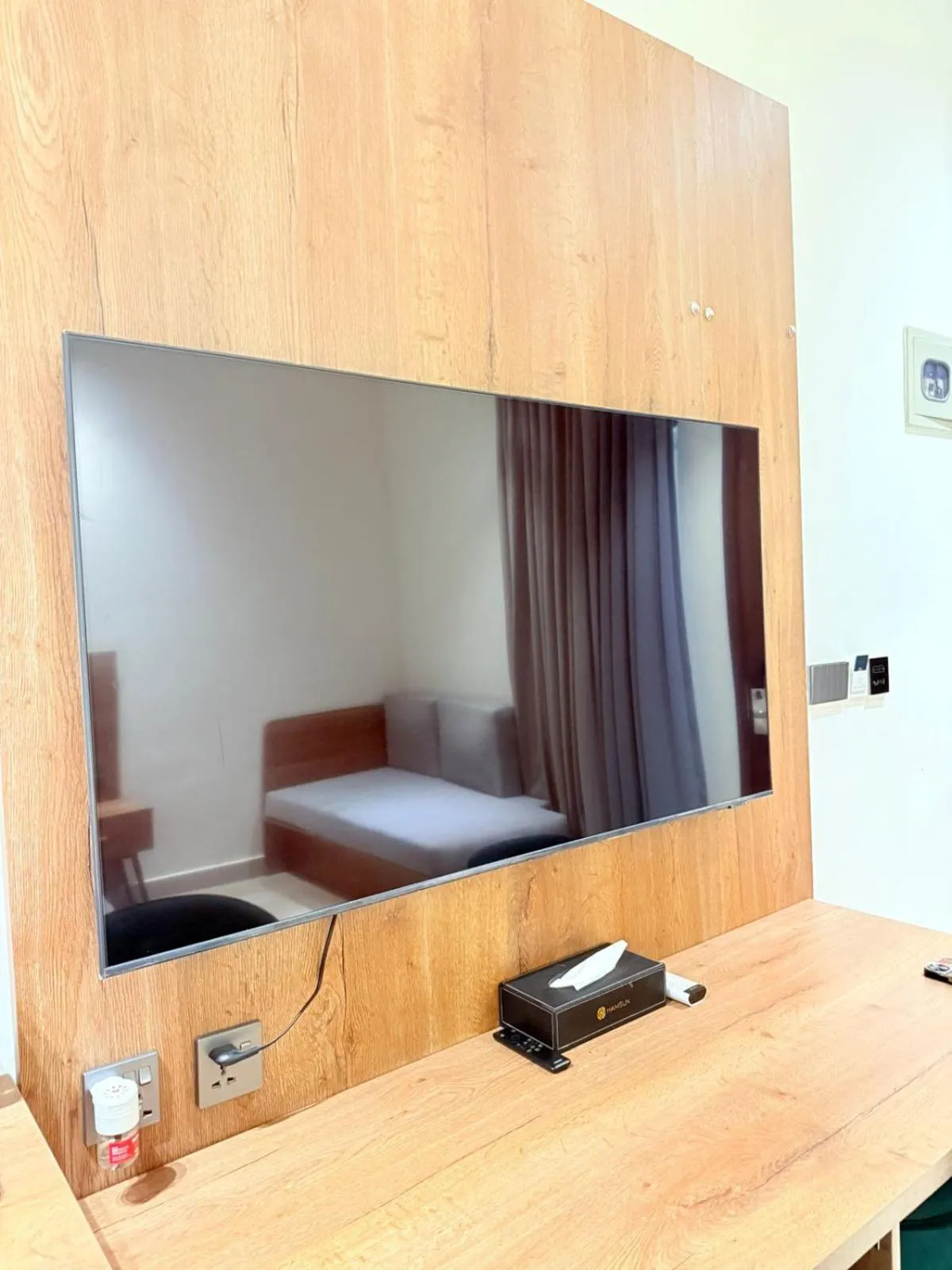 Communal lounge/ TV room, Bed in Hamsun Shahrah-e-Faisal