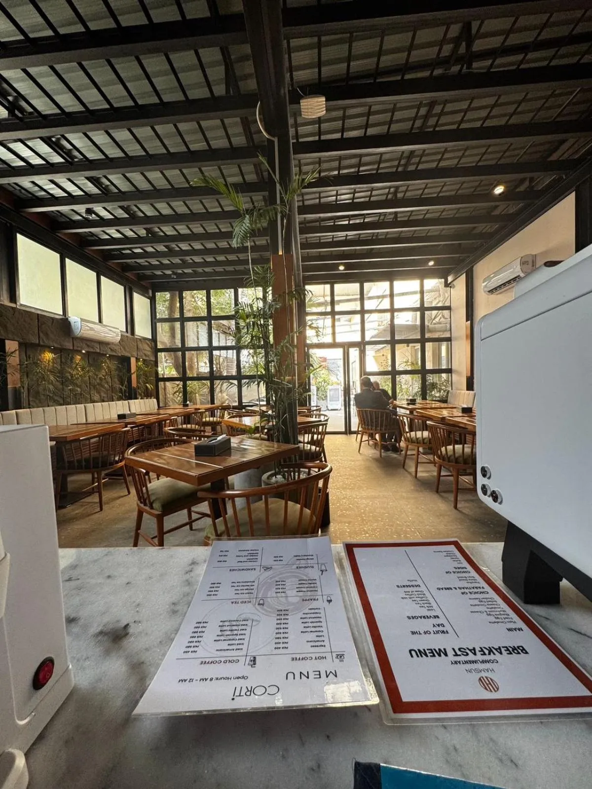 Restaurant/places to eat in Hamsun Shahrah-e-Faisal