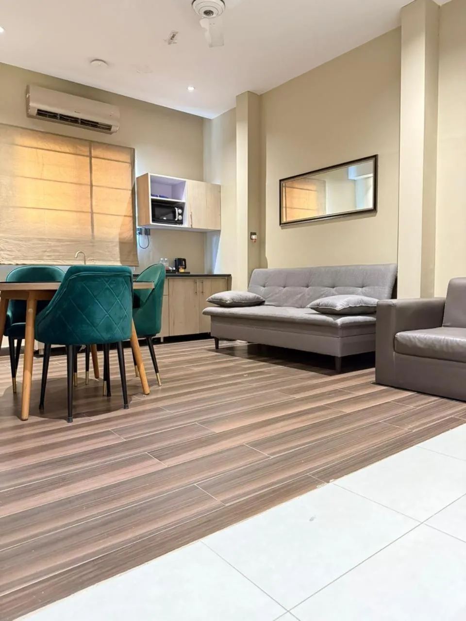 Seating area in Hamsun Shahrah-e-Faisal