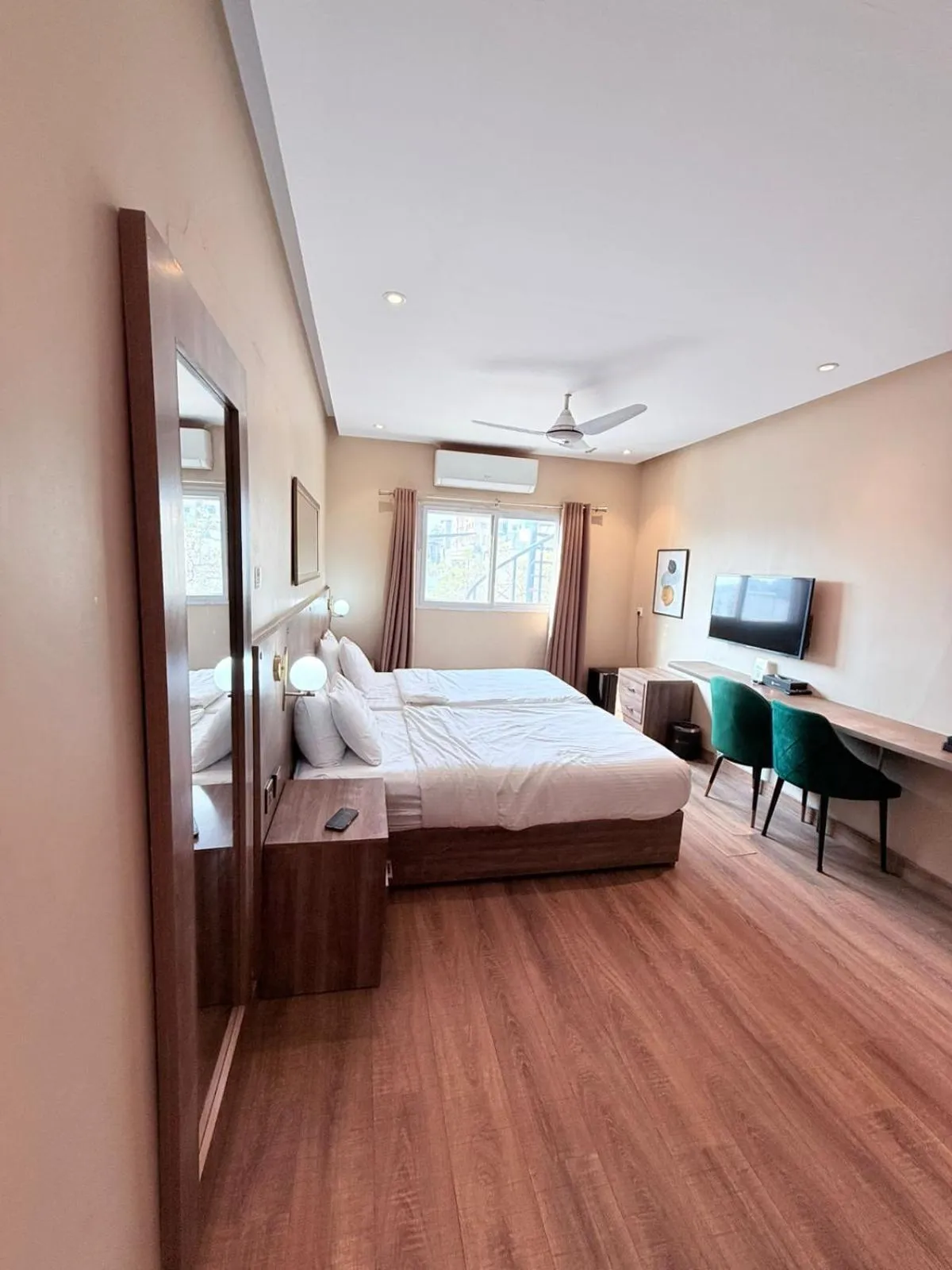 Communal lounge/ TV room, Bed in Hamsun Shahrah-e-Faisal