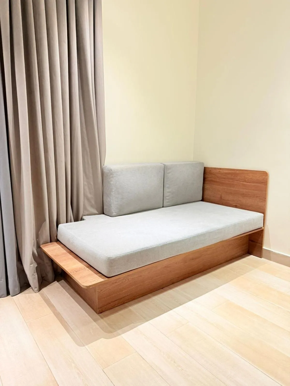 Bed in Hamsun Shahrah-e-Faisal