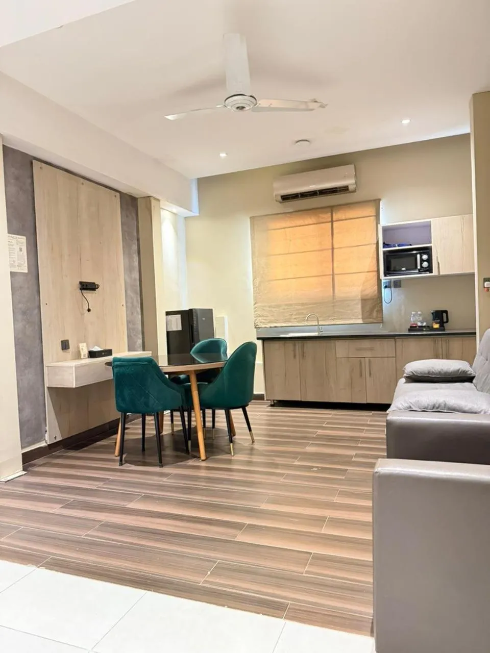 Communal lounge/ TV room in Hamsun Shahrah-e-Faisal