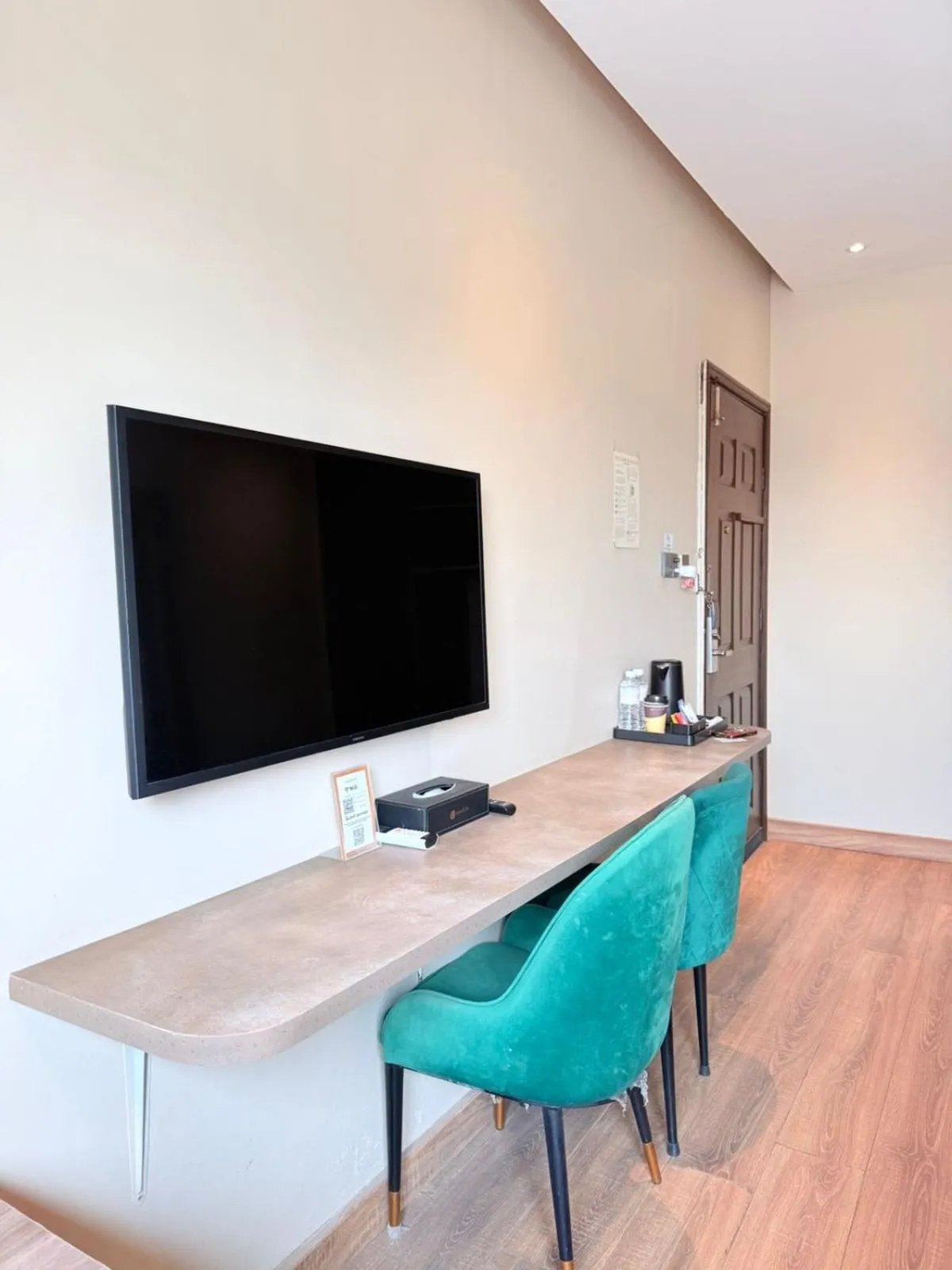 Communal lounge/ TV room in Hamsun Shahrah-e-Faisal