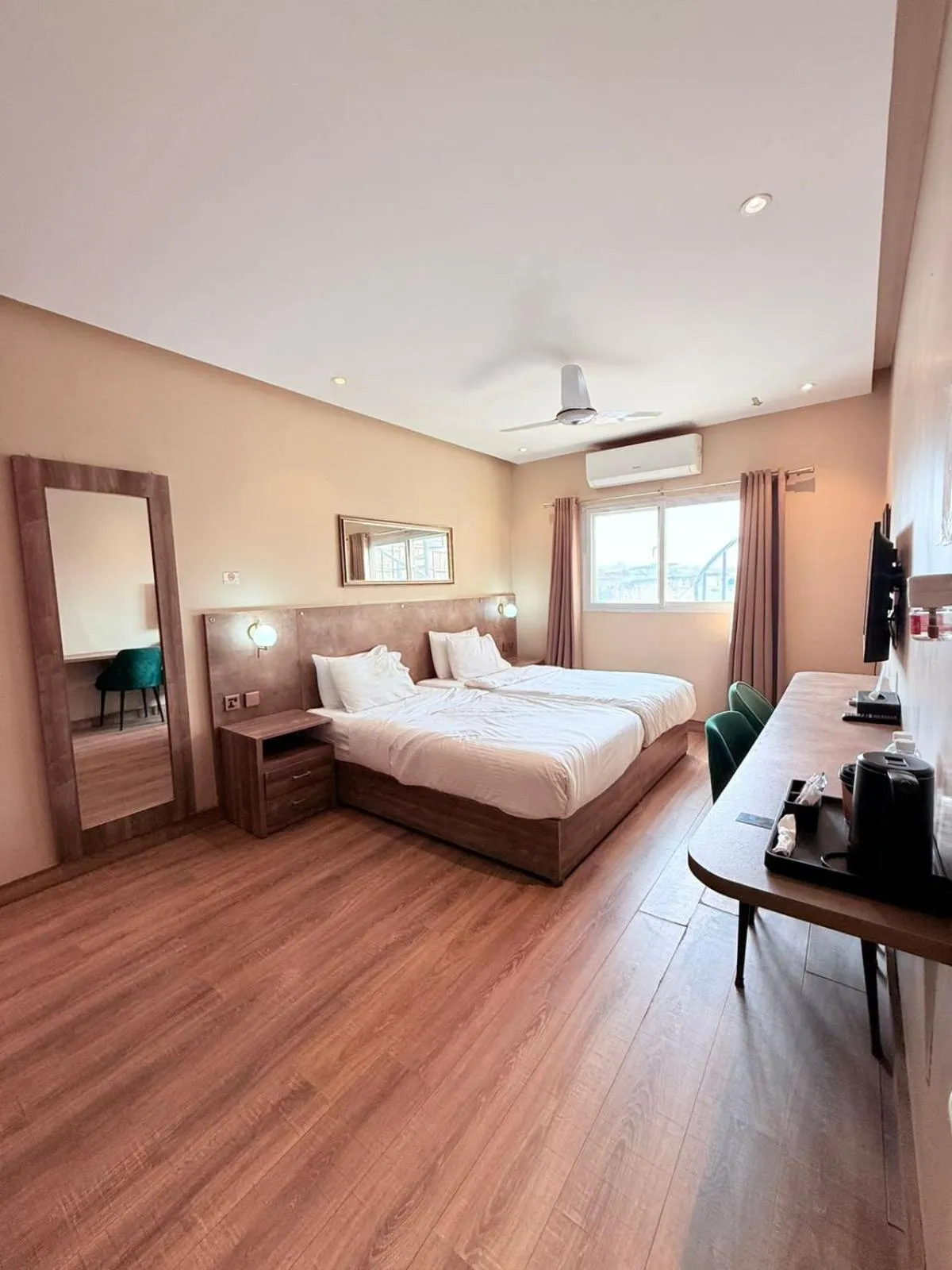 Bed in Hamsun Shahrah-e-Faisal