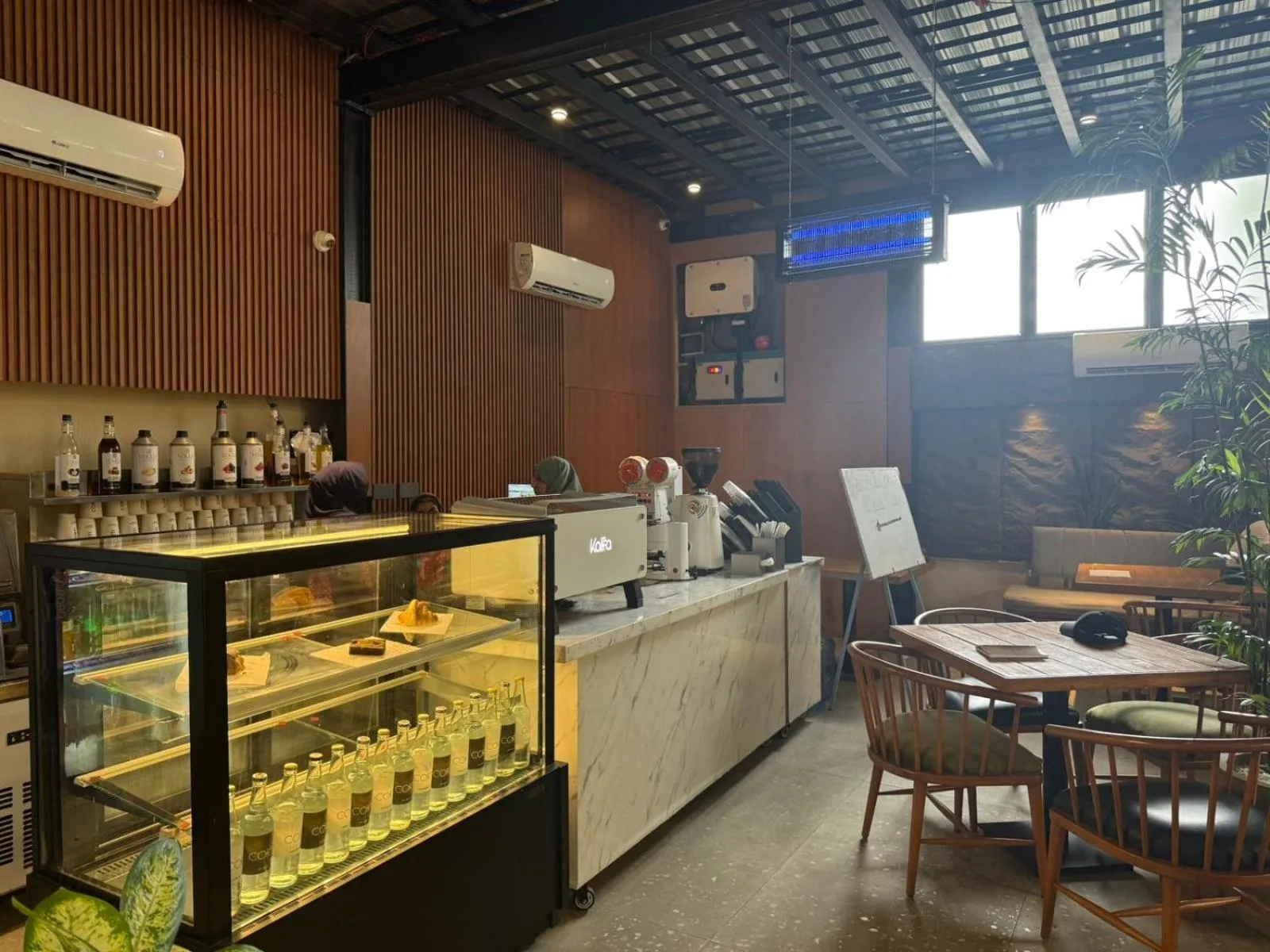 Restaurant/places to eat in Hamsun Shahrah-e-Faisal