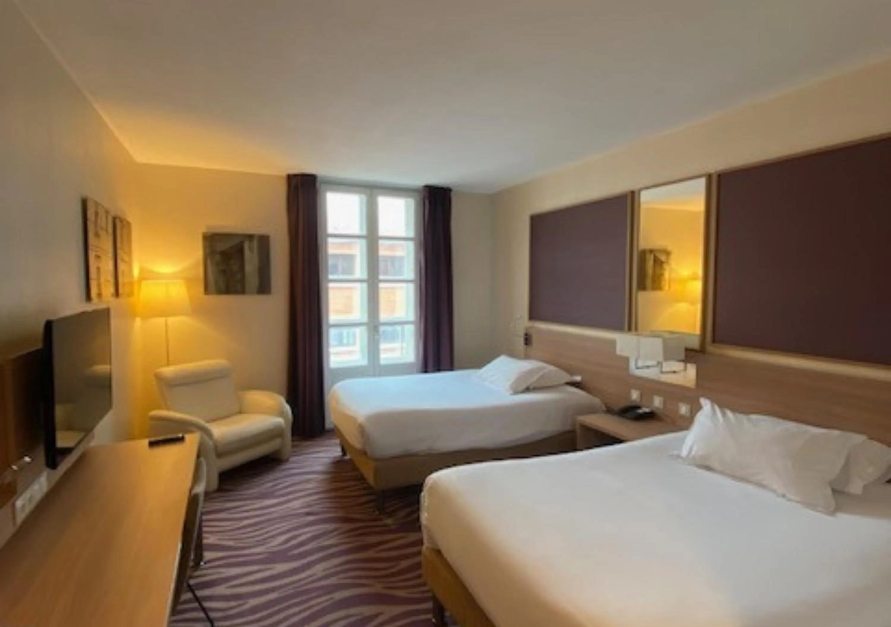 Bedroom, Bed in Plaza Hotel Capitole Toulouse