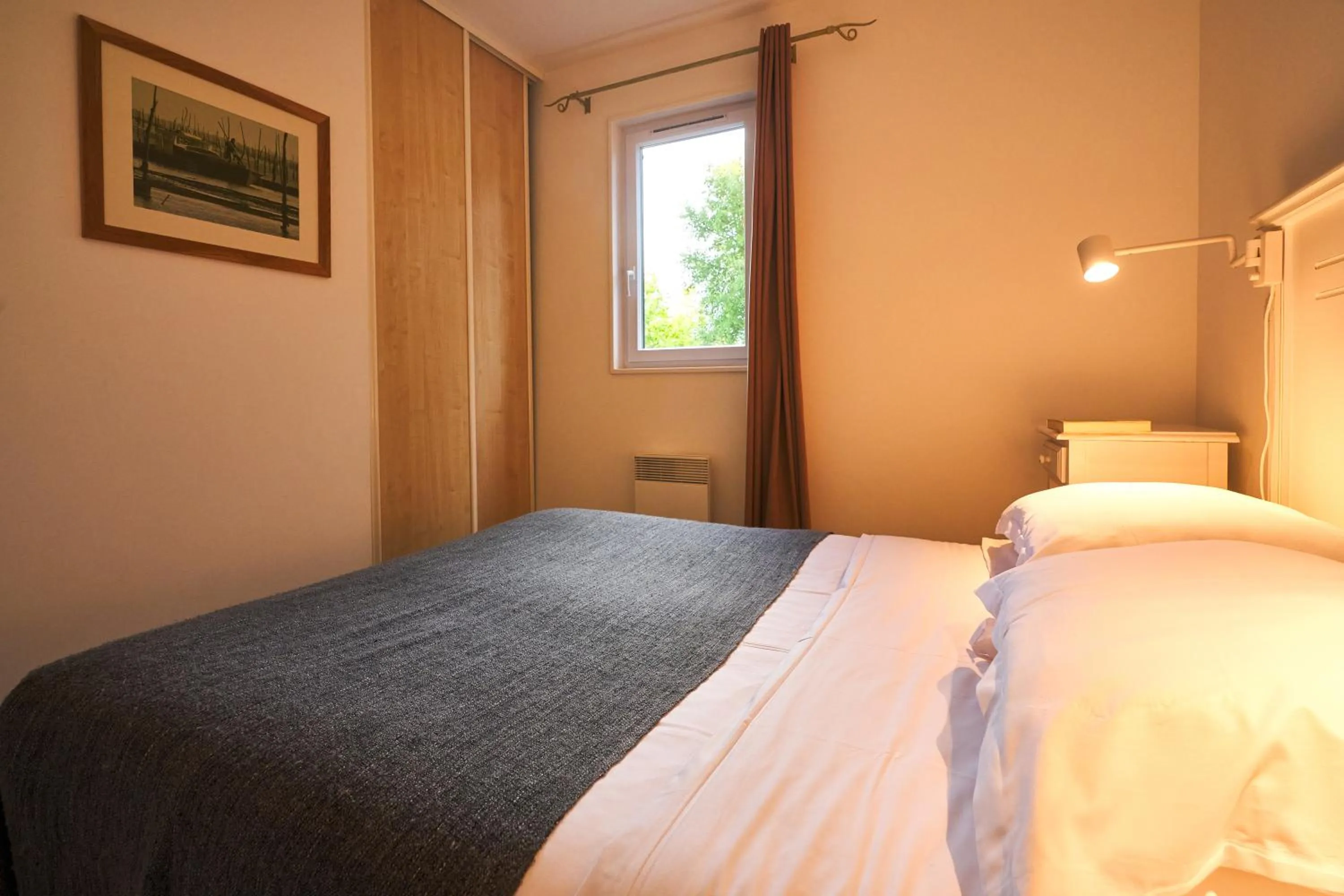 Bedroom, Bed in Les Cottages Du Lac