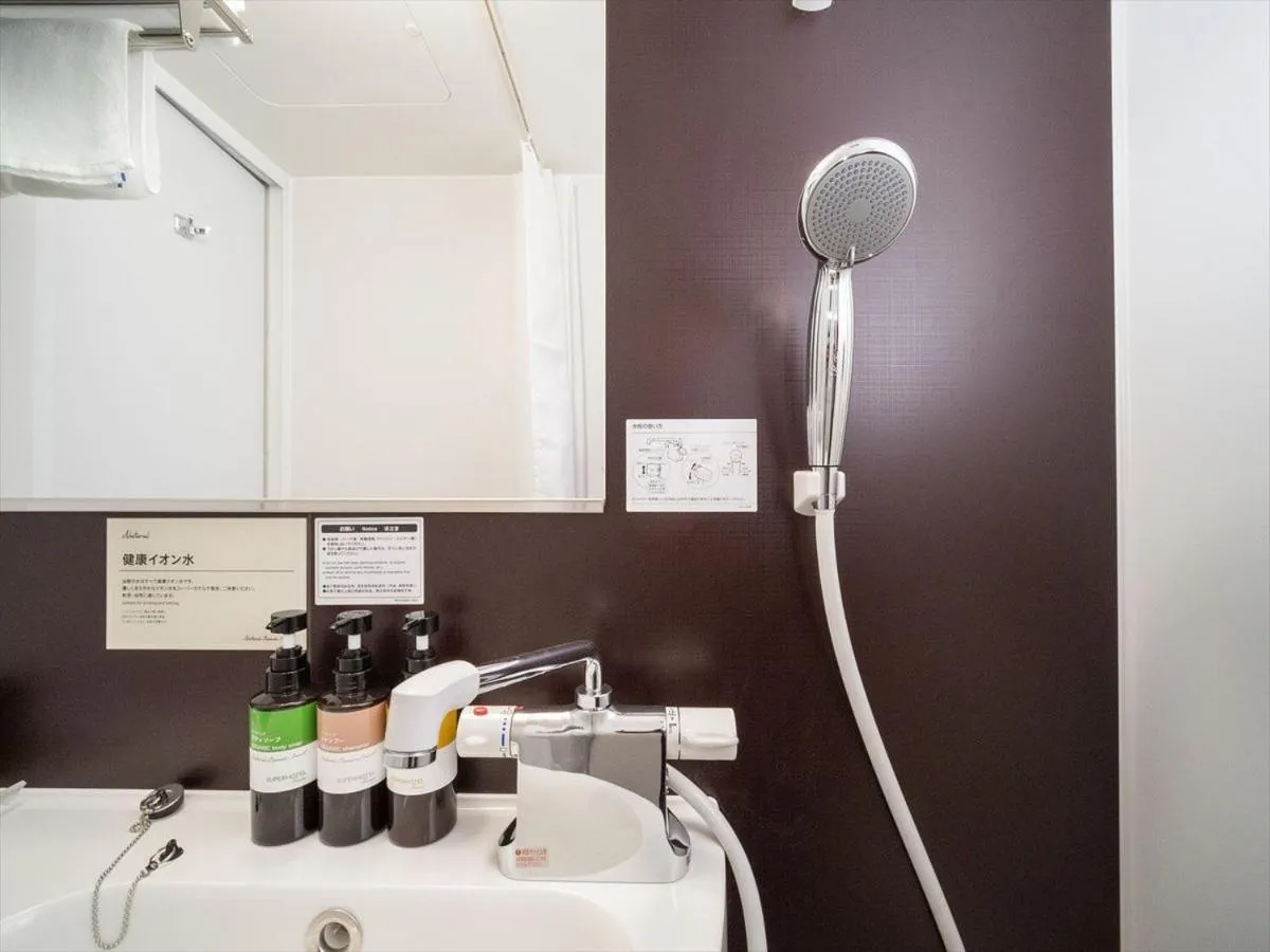 Shower in Super Hotel Premier Saitama Higashiguchi
