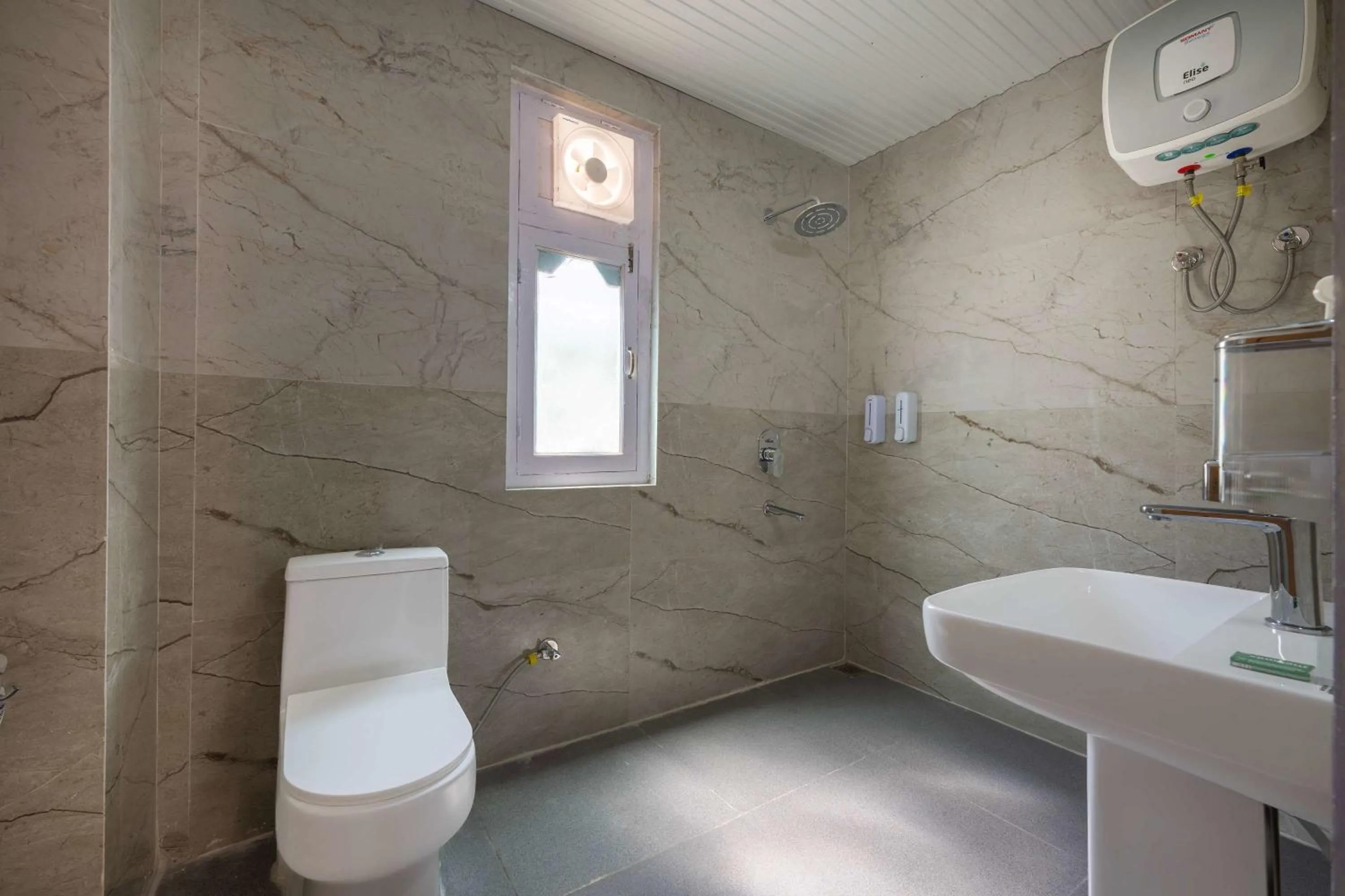 Shower in Echor The Alpine Crest Kalpa