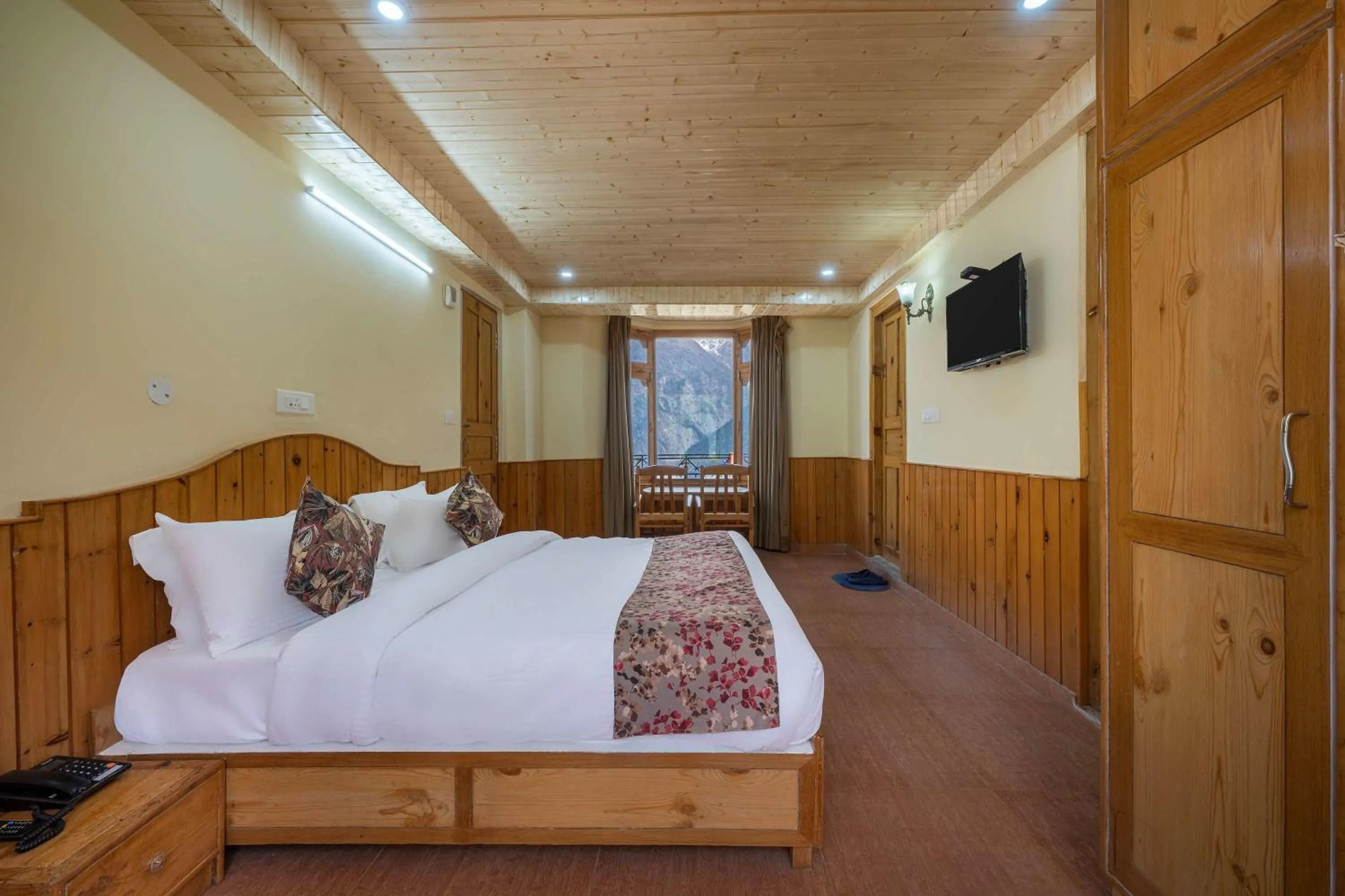 Bed in Echor The Alpine Crest Kalpa