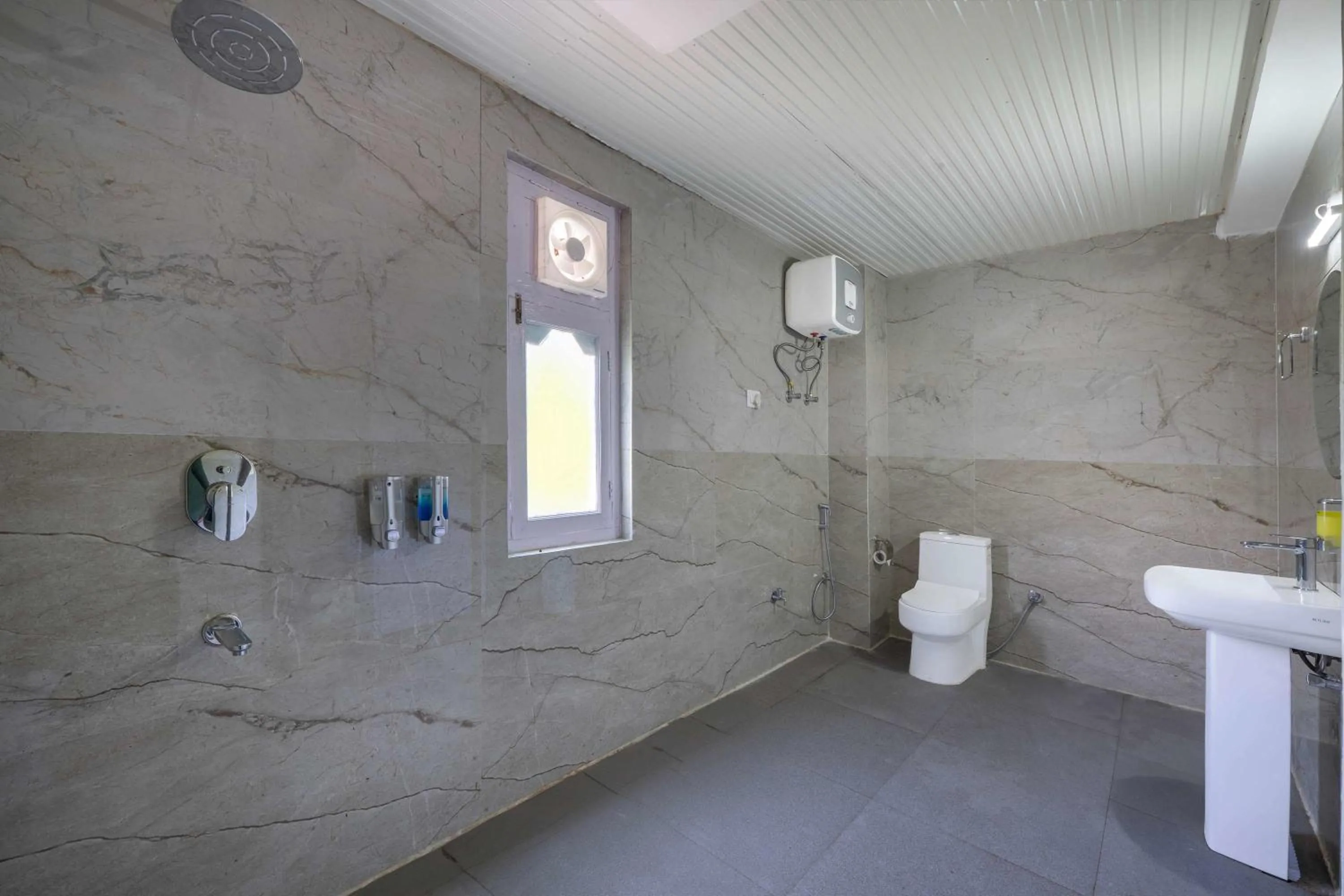 Shower in Echor The Alpine Crest Kalpa