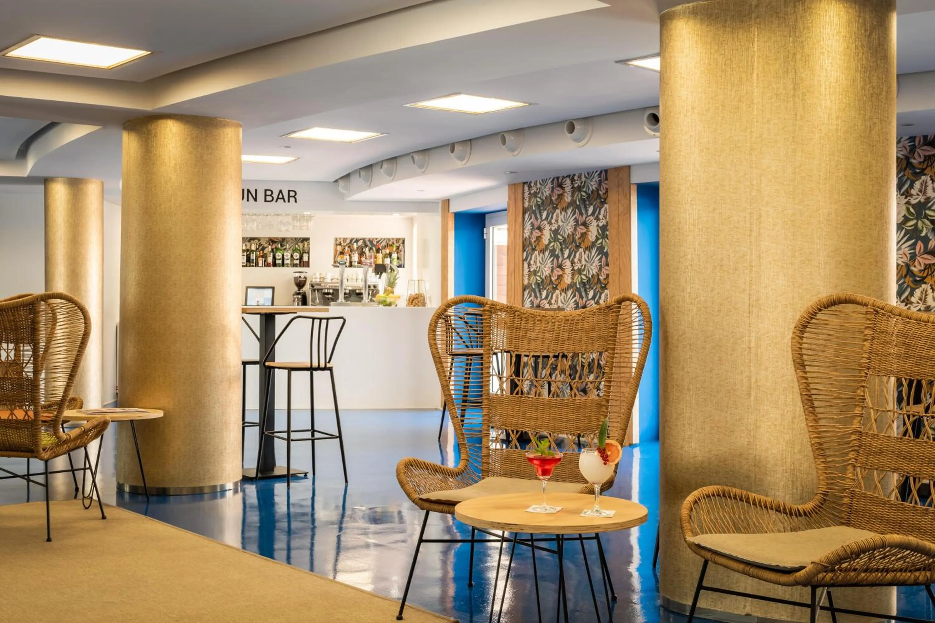 Lounge or bar in ALEGRIA Sun Village