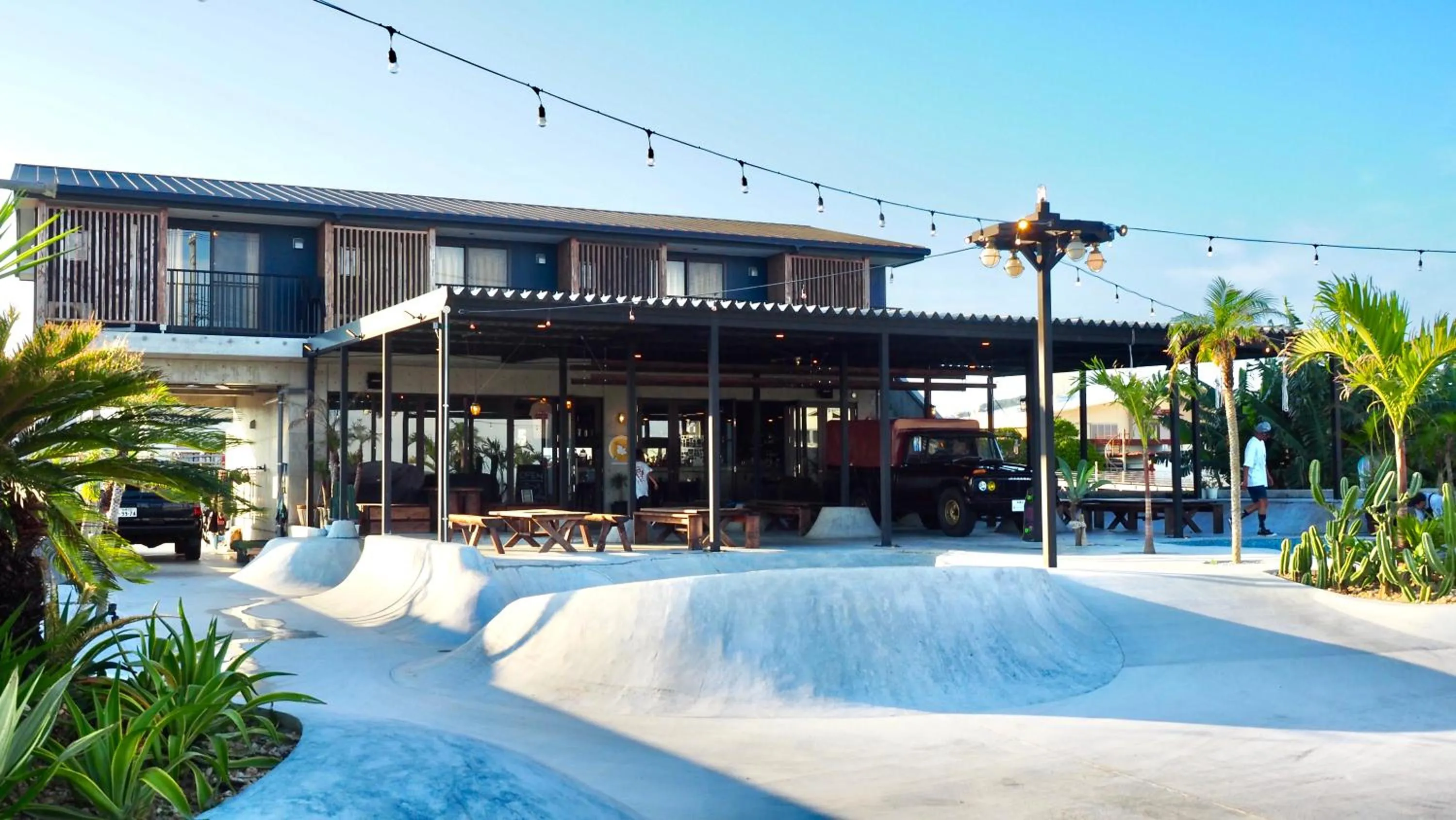 Property building in MARINX CLASSIC HARBORVIEW PENSION