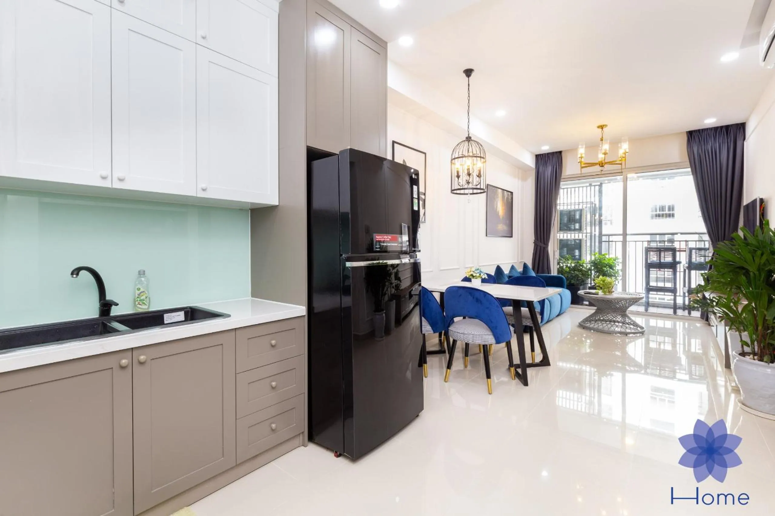 Kitchen or kitchenette in iHome Furnished Apartments with Free Gym & Pool, Airport Pick-Up Service