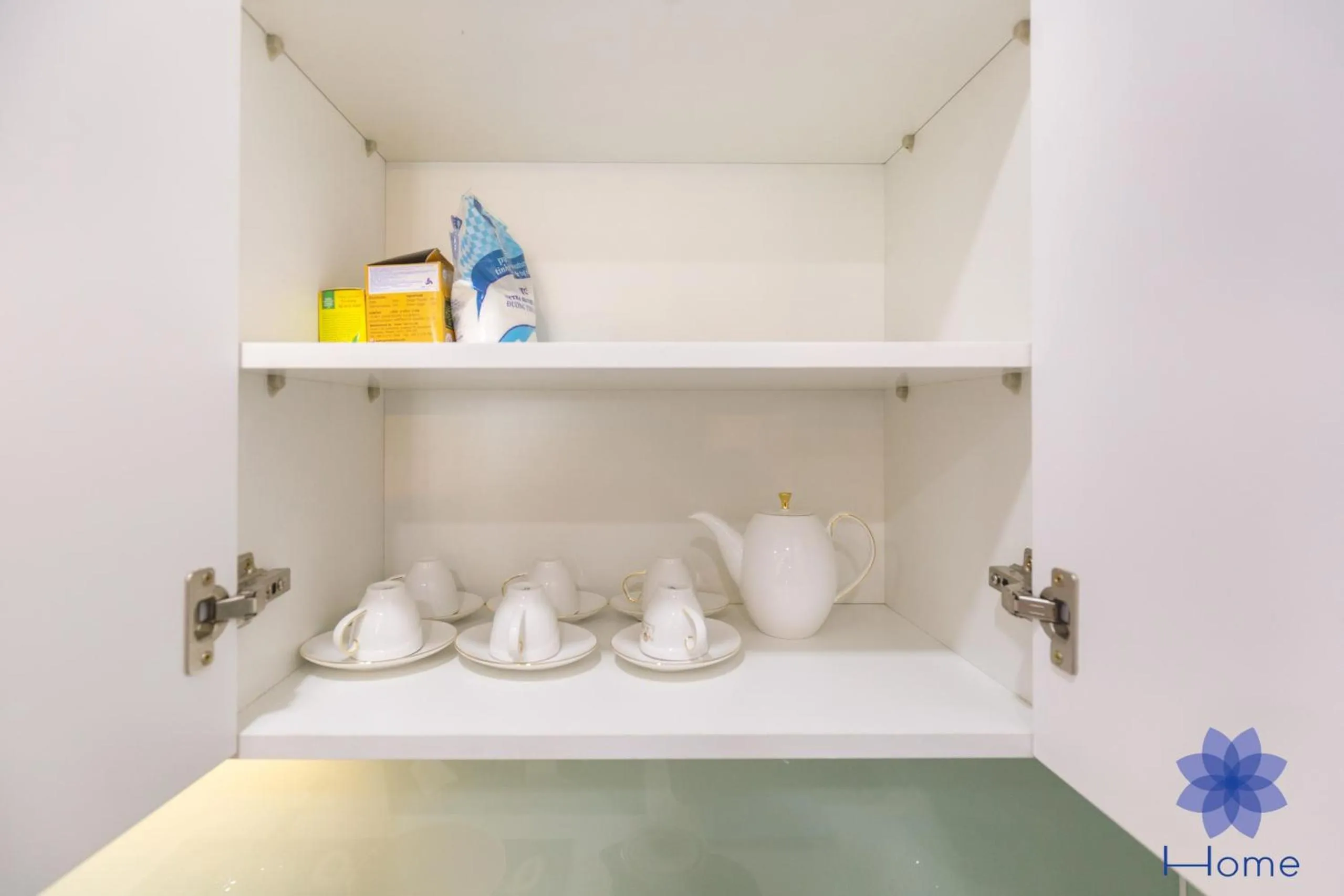 Coffee/tea facilities in iHome Furnished Apartments with Free Gym & Pool, Airport Pick-Up Service