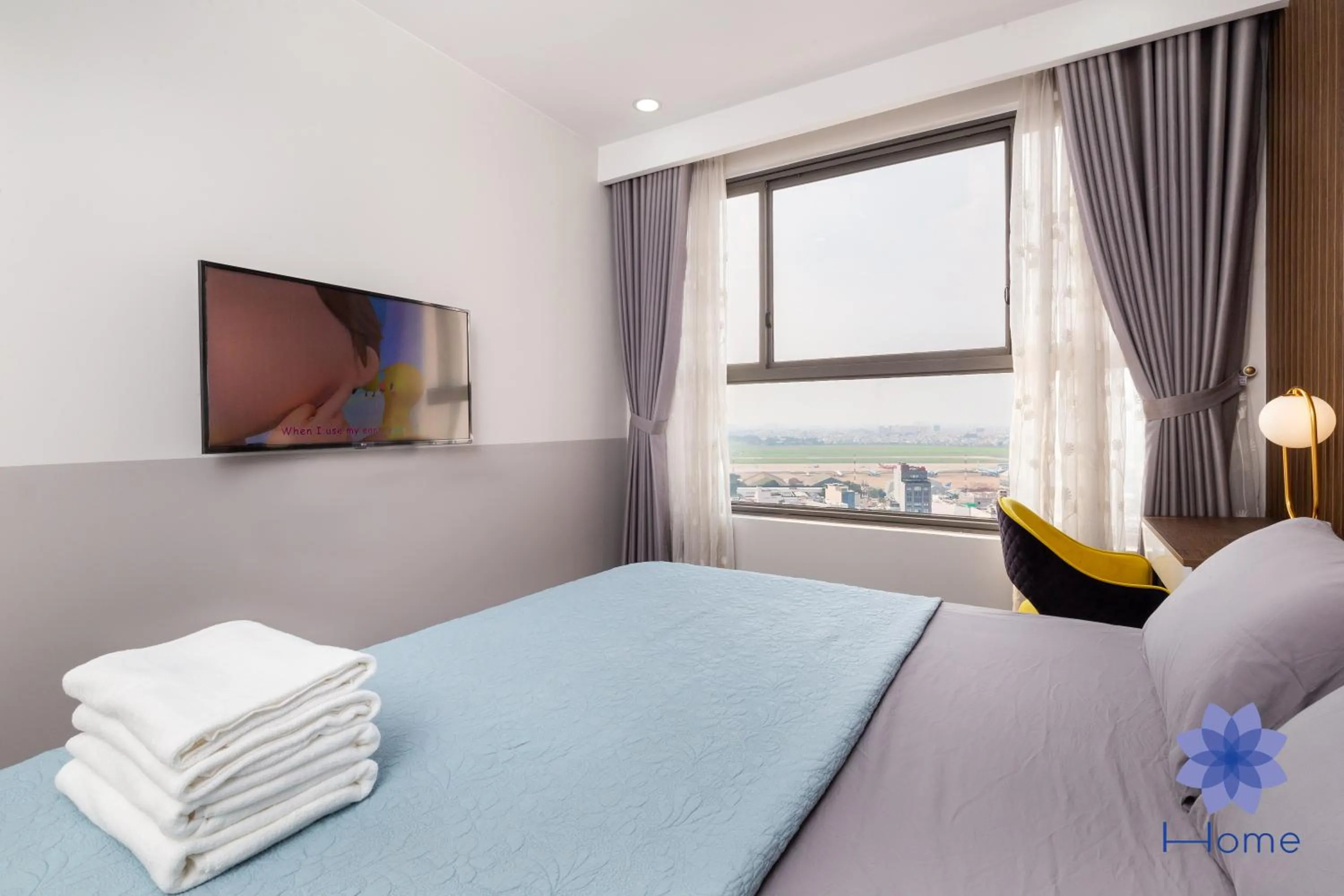 Bed in iHome Furnished Apartments with Free Gym & Pool, Airport Pick-Up Service