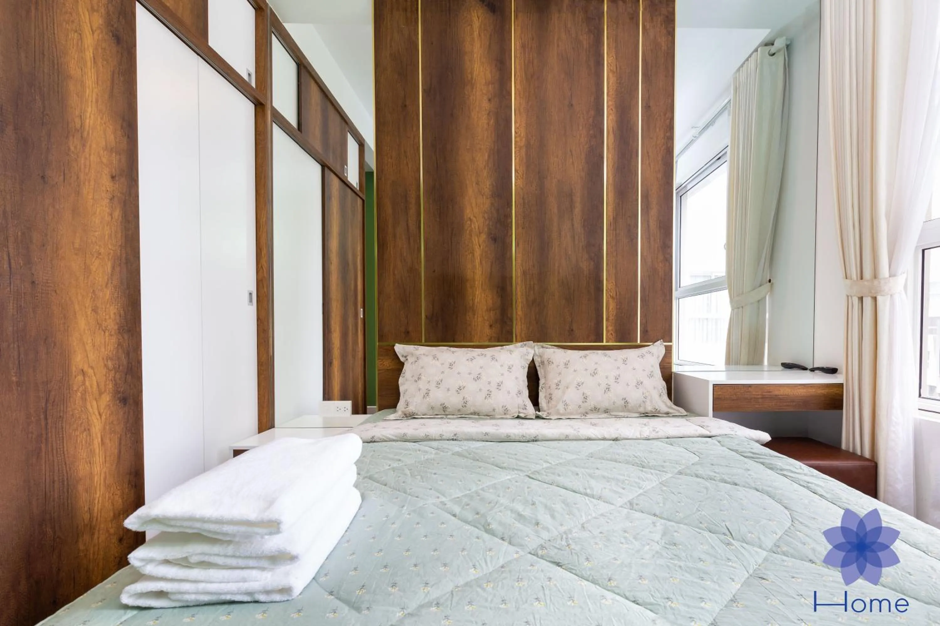 Bed in iHome Furnished Apartments with Free Gym & Pool, Airport Pick-Up Service