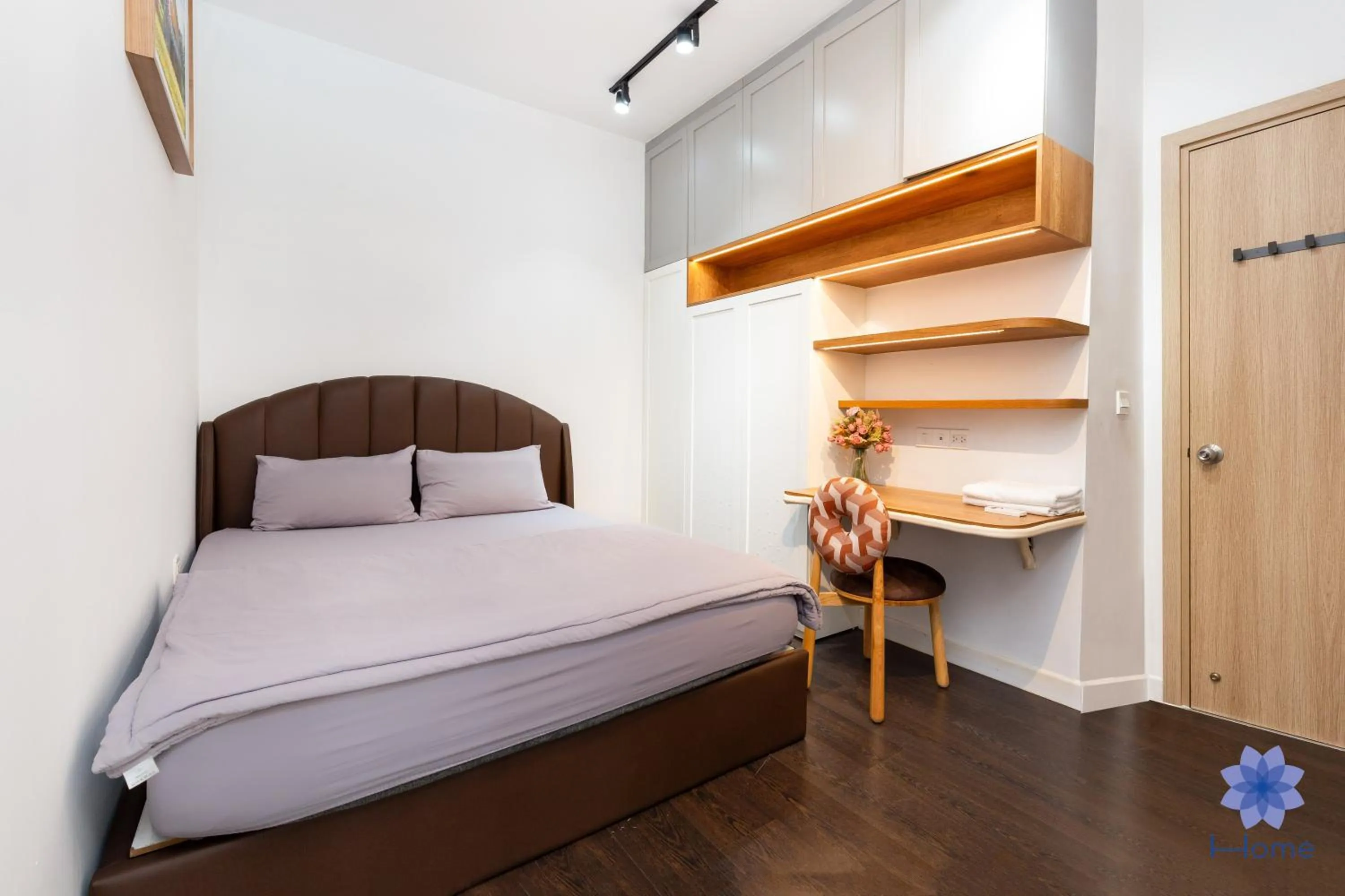 Bed in iHome Furnished Apartments with Free Gym & Pool, Airport Pick-Up Service