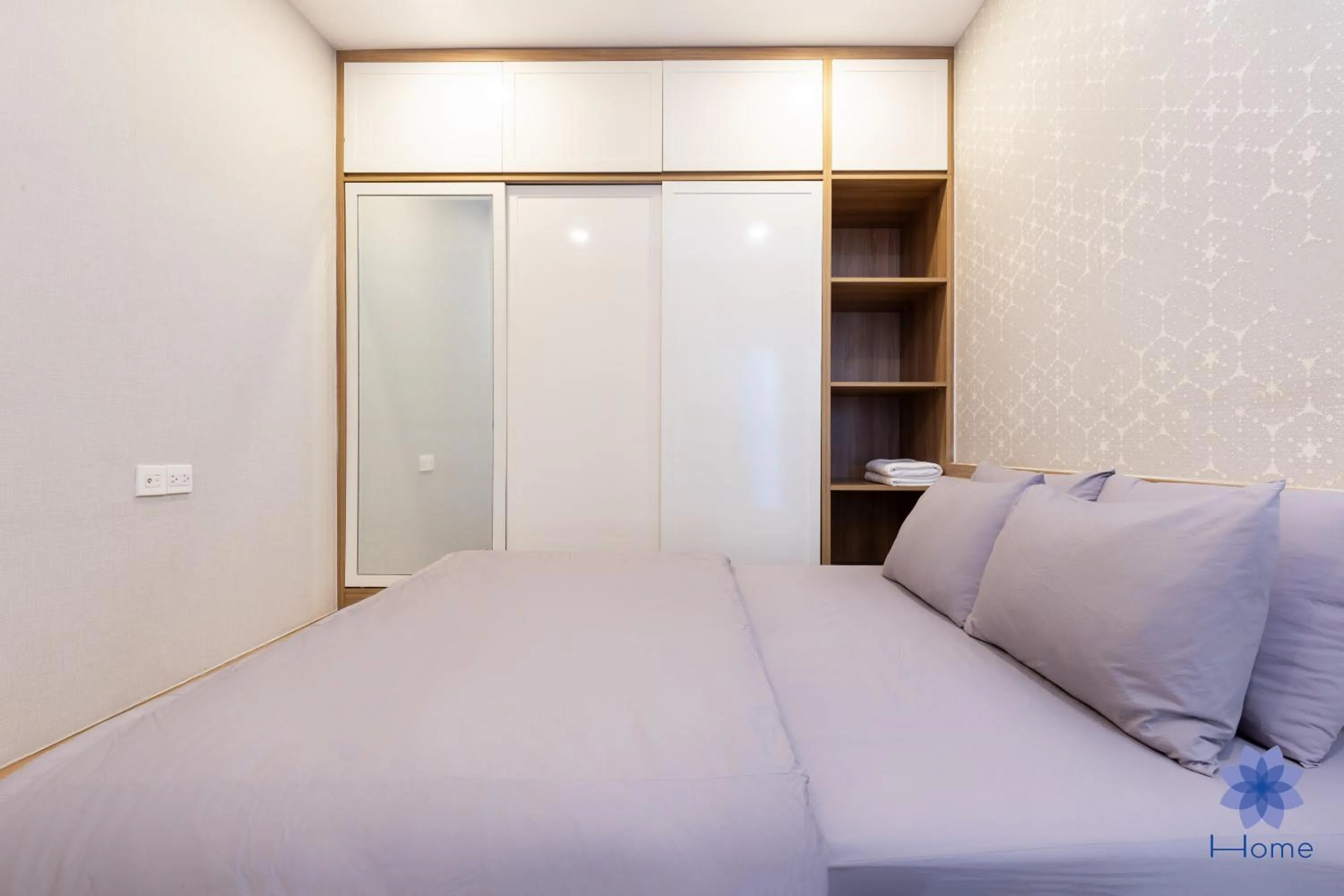 Bed in iHome Furnished Apartments with Free Gym & Pool, Airport Pick-Up Service