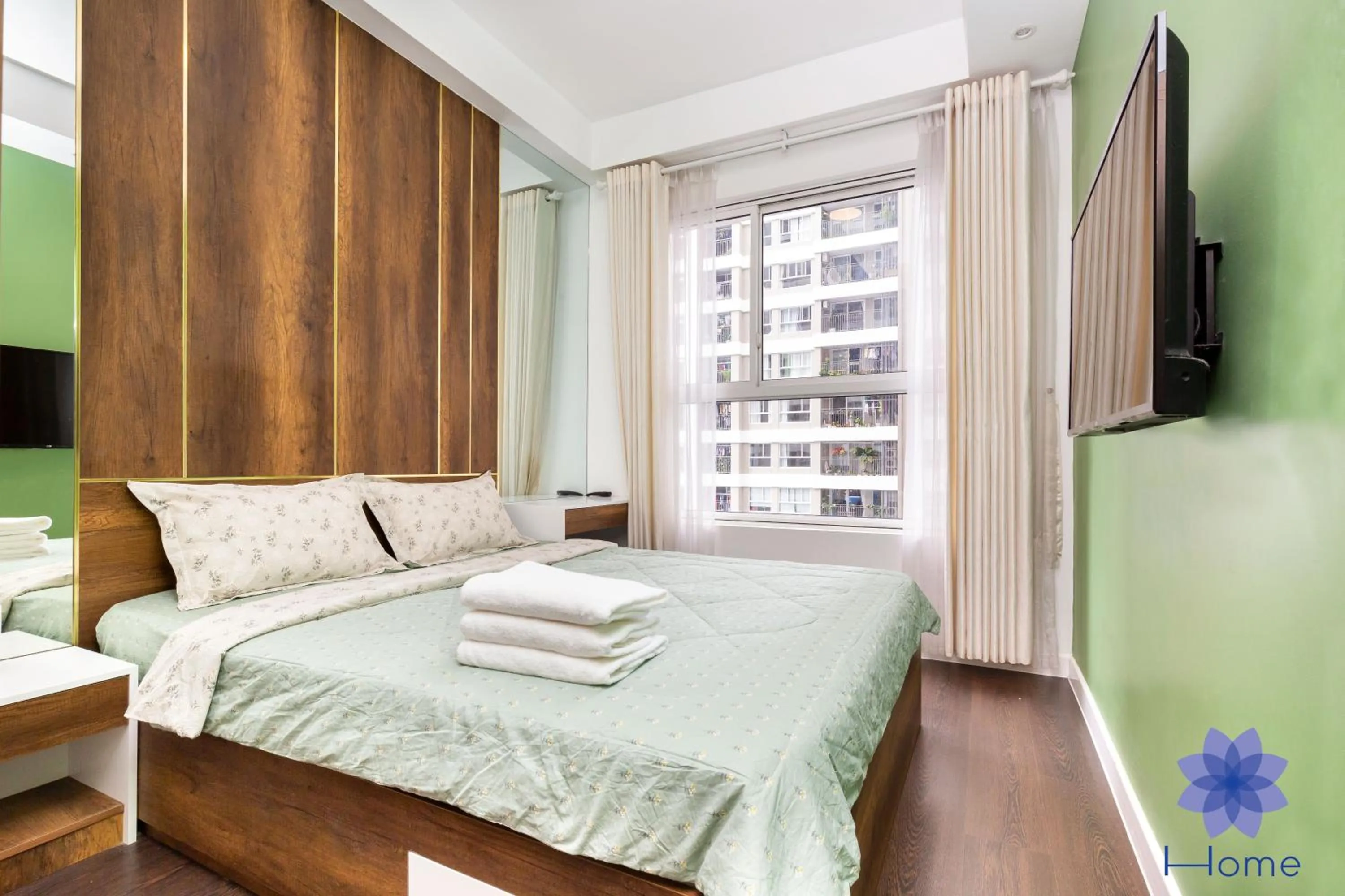 Bed in iHome Furnished Apartments with Free Gym & Pool, Airport Pick-Up Service