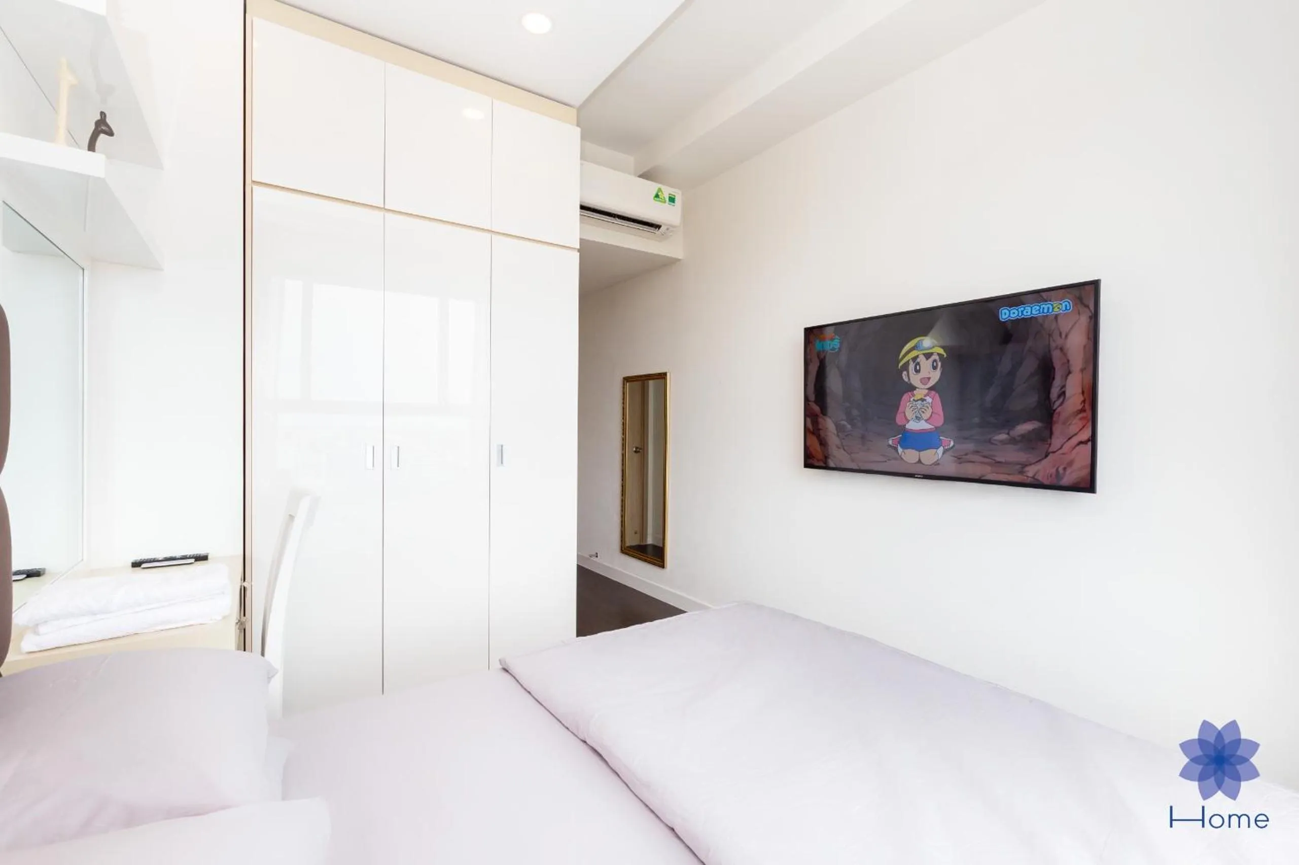 Bed in iHome Furnished Apartments with Free Gym & Pool, Airport Pick-Up Service