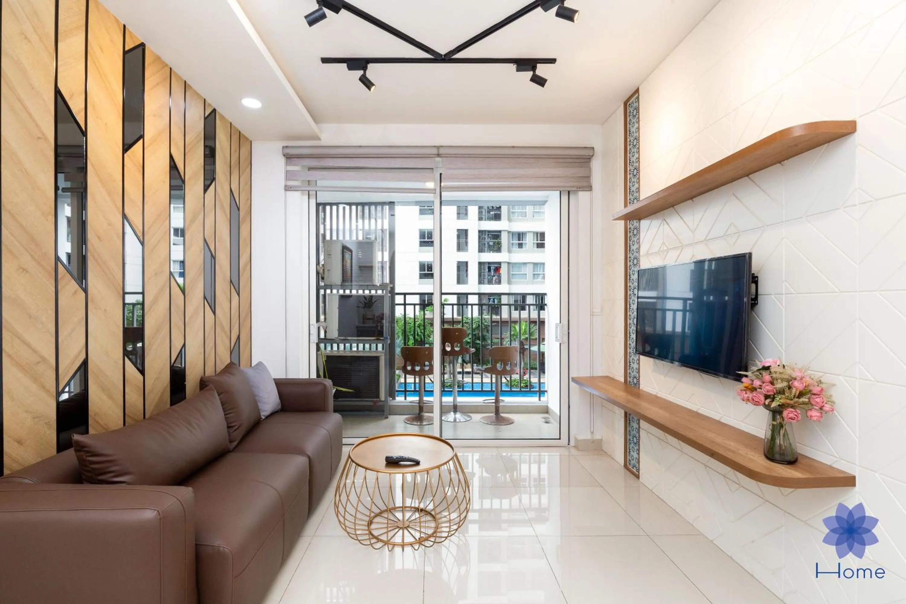 iHome Furnished Apartments with Free Gym & Pool, Airport Pick-Up Service