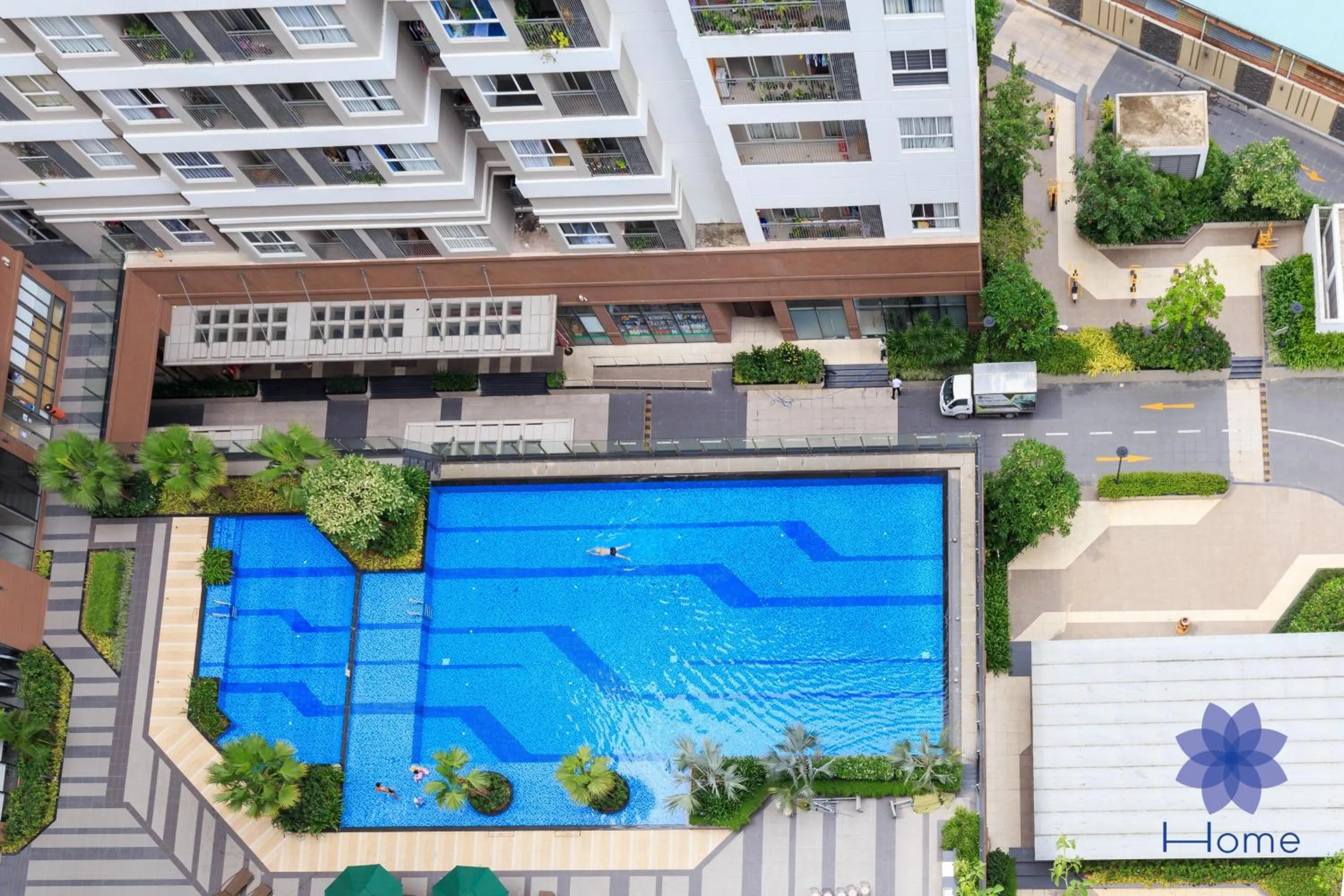 Pool view in iHome Furnished Apartments with Free Gym & Pool, Airport Pick-Up Service