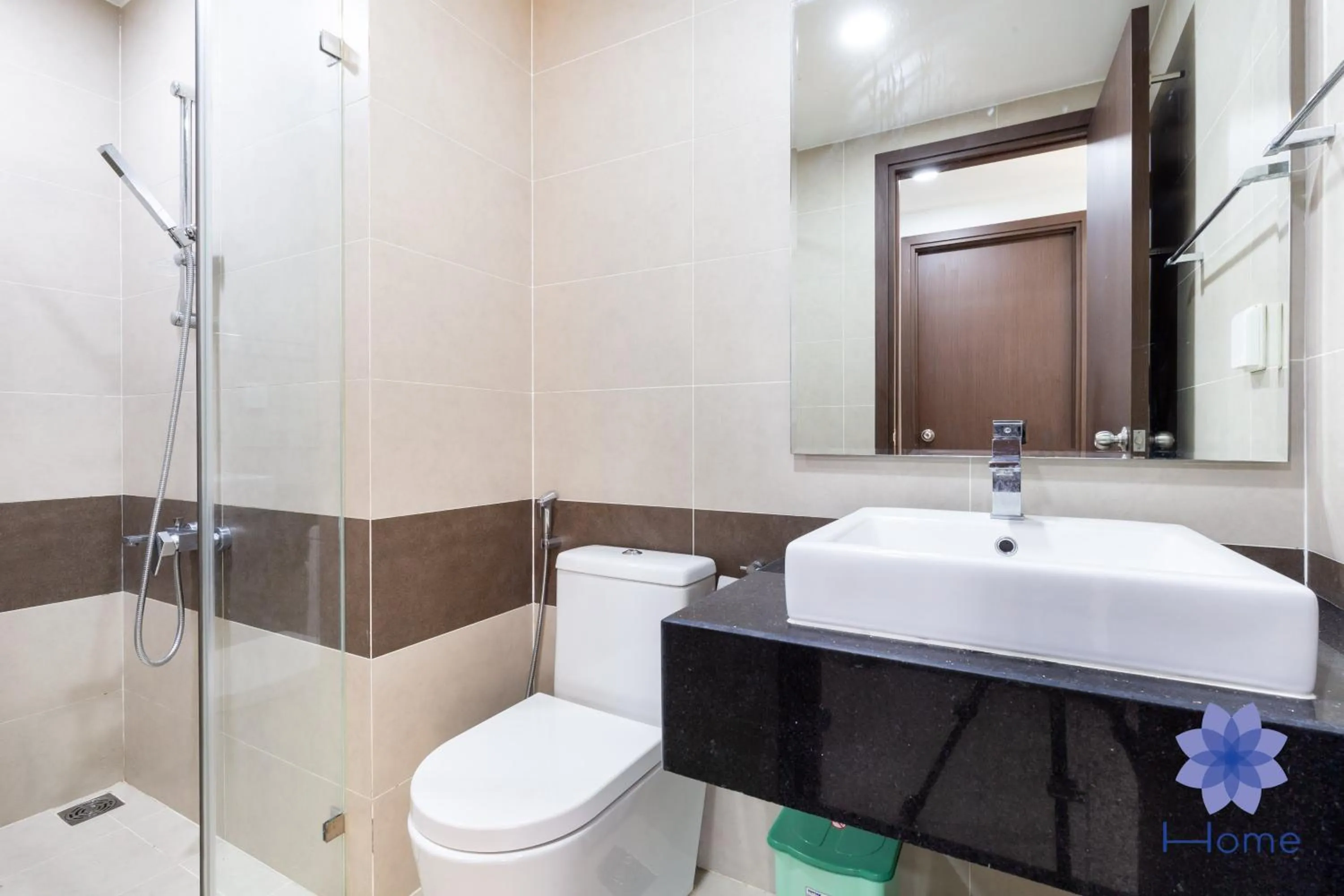 Toilet in iHome Furnished Apartments with Free Gym & Pool, Airport Pick-Up Service