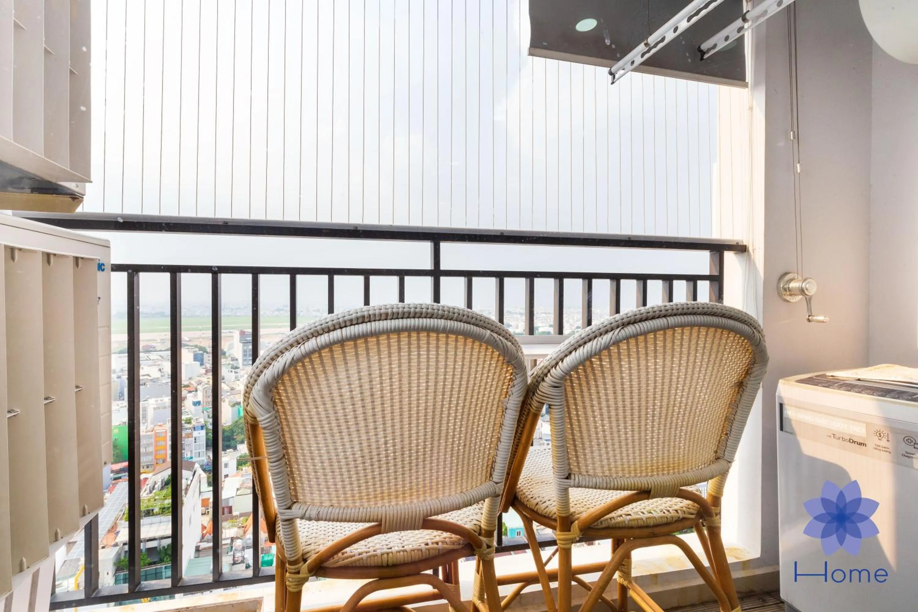 iHome Furnished Apartments with Free Gym & Pool, Airport Pick-Up Service