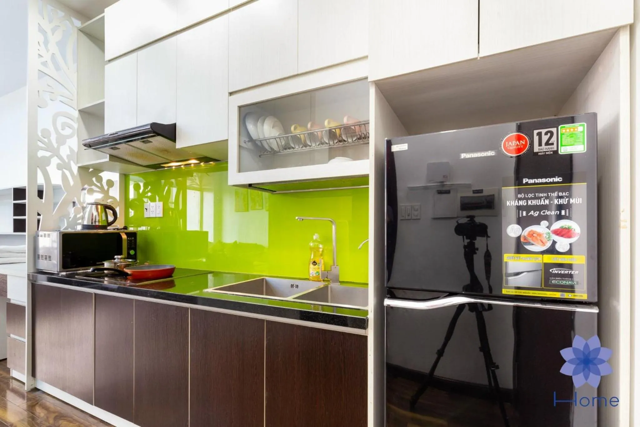 Kitchen or kitchenette in iHome Furnished Apartments with Free Gym & Pool, Airport Pick-Up Service