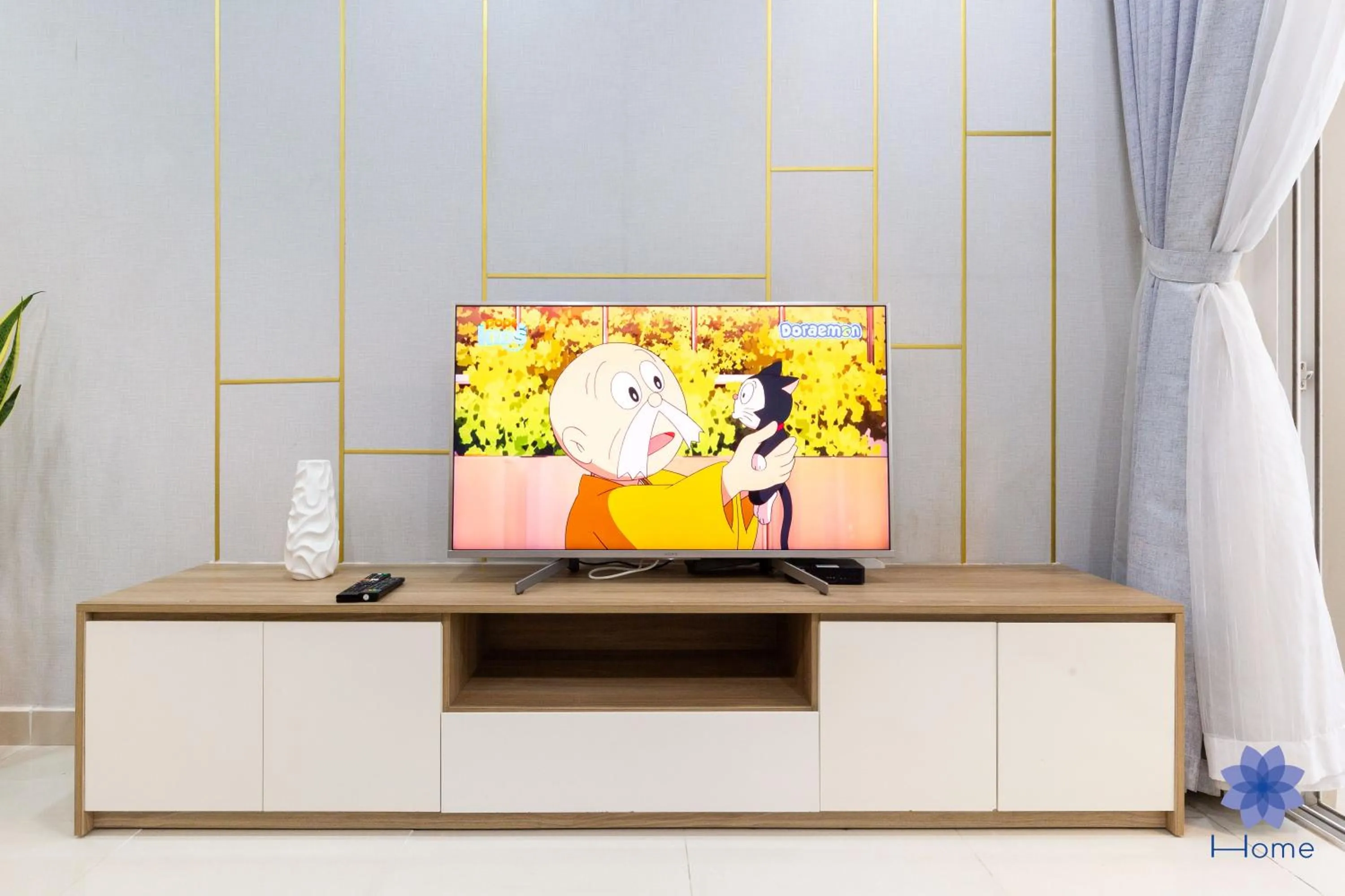 TV and multimedia in iHome Furnished Apartments with Free Gym & Pool, Airport Pick-Up Service