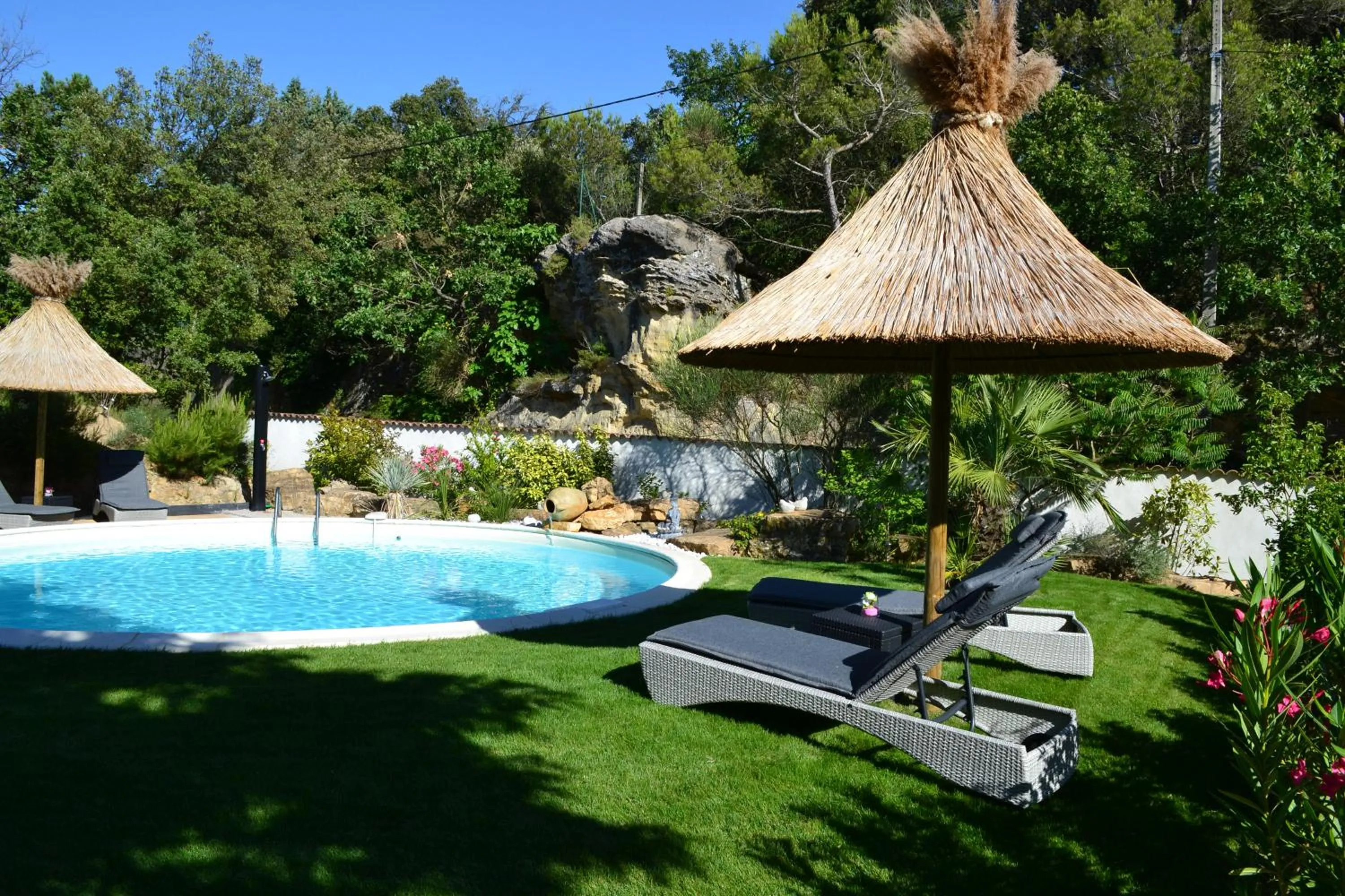 Pool view in Le Refuge