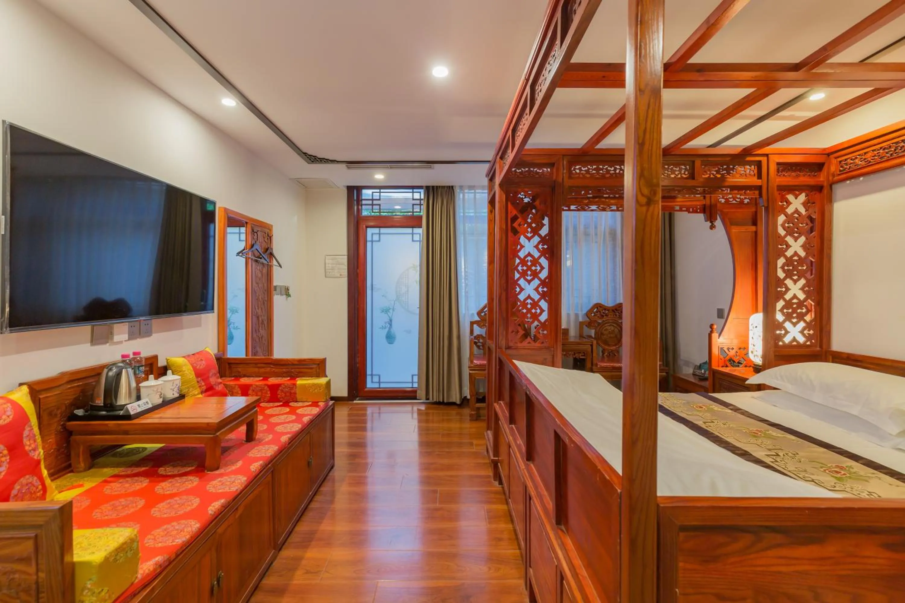 Bed in Qinfu Hotel Beijing Nanluogu Lane Houhai