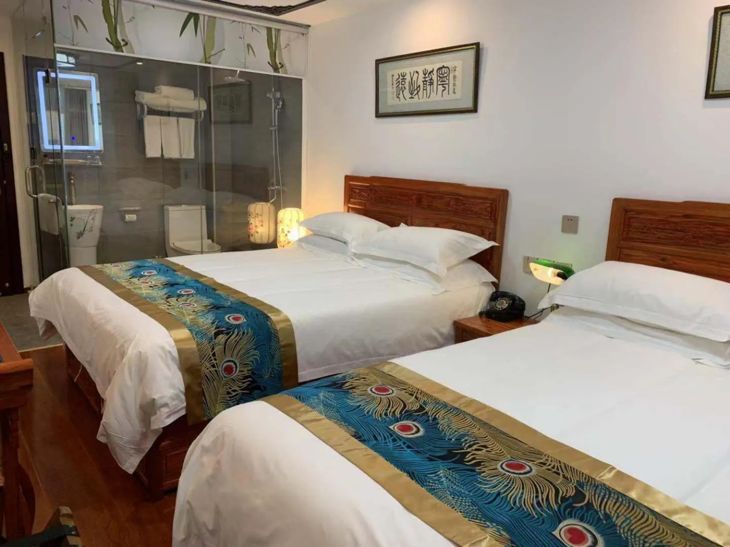 Bed in Qinfu Hotel Beijing Nanluogu Lane Houhai