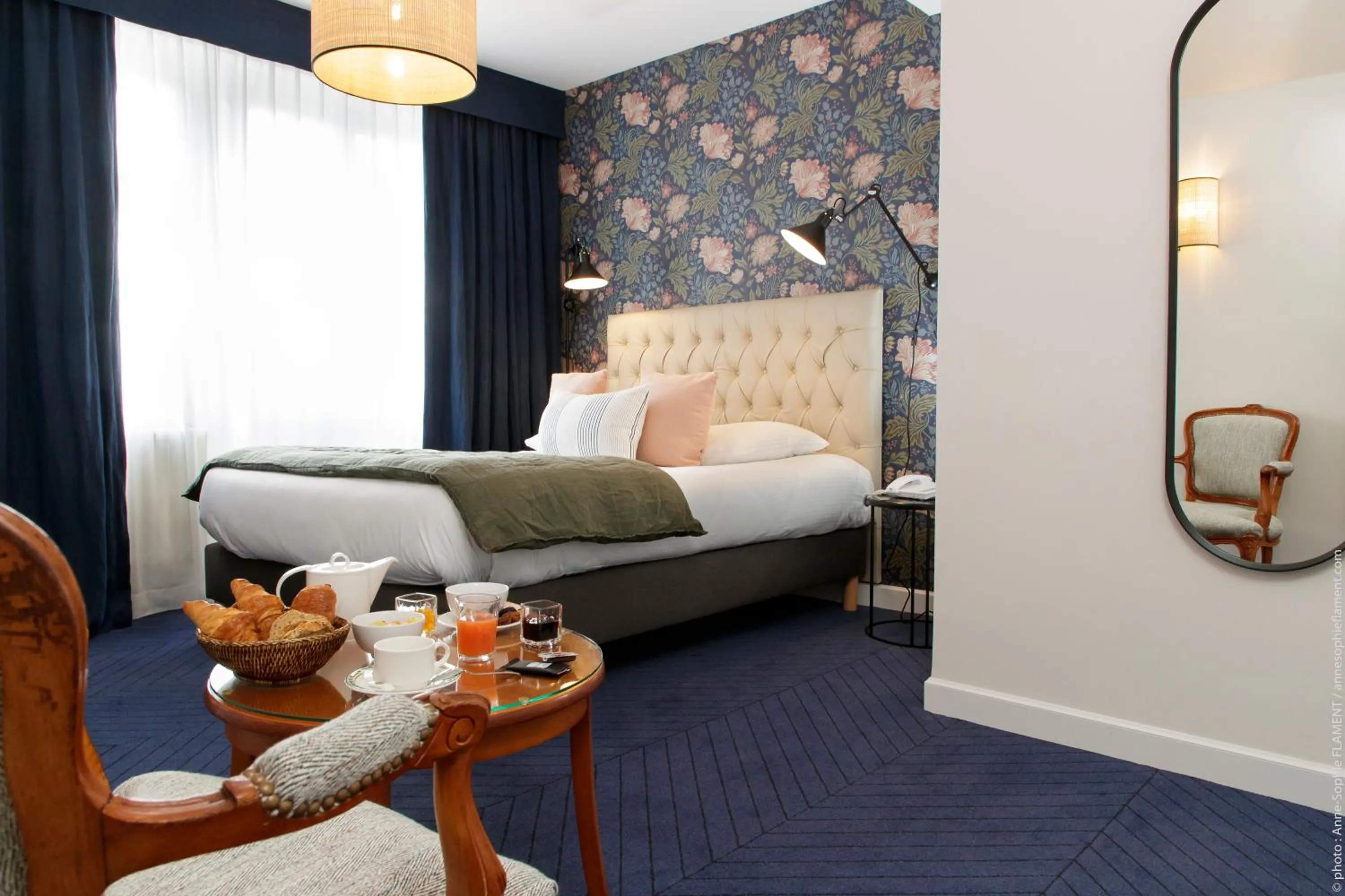 Bed in Le Manoir Hôtel Le Touquet Paris Plage