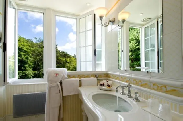 Bathroom in Le Manoir Hôtel Le Touquet Paris Plage