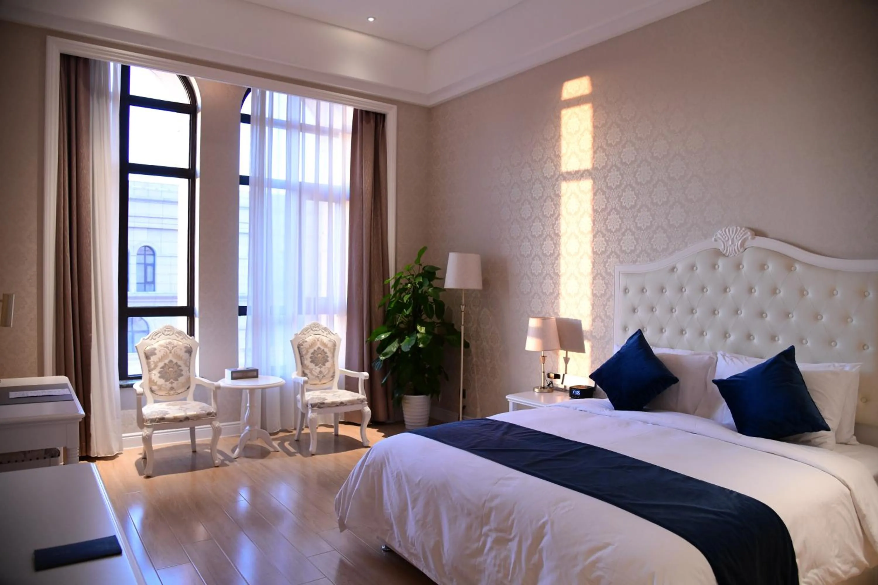 Bed in GUOCE Beijing Capital Airport Hotel & Convention Center