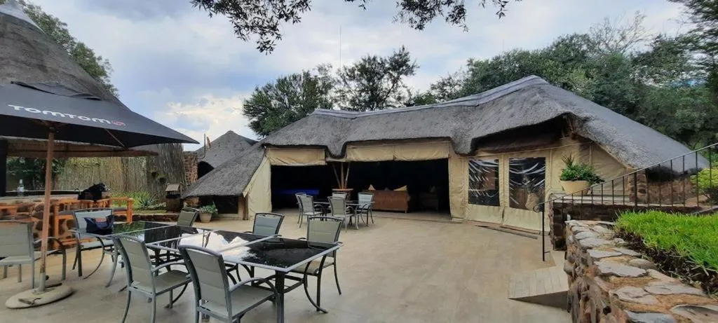 Lounge or bar in Tidimalo Lodge