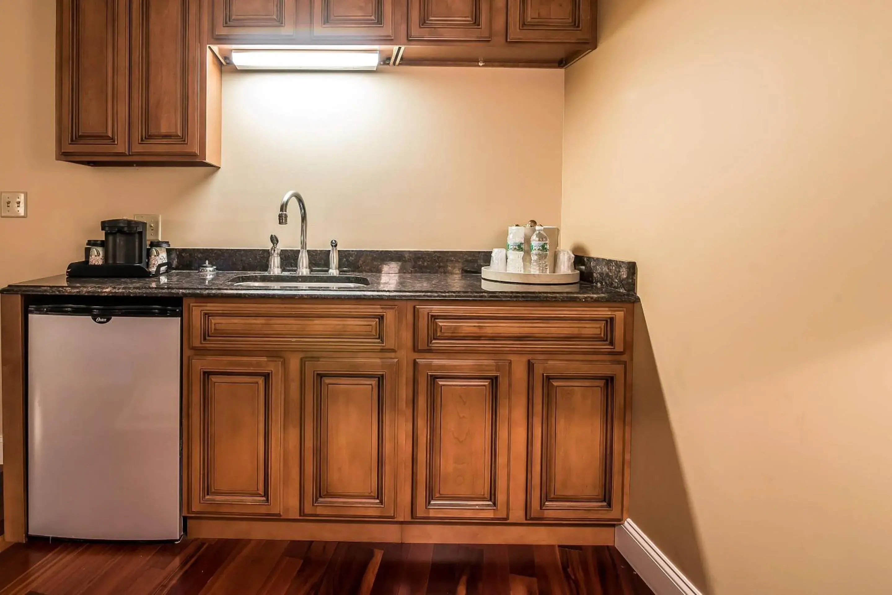 Deluxe King Room with View - Non-Smoking in Riverside Hotel, an Ascend Collection Hotel Deluxe King Room with View - Non-Smoking in Riverside Hotel, an Ascend Collection Hotel