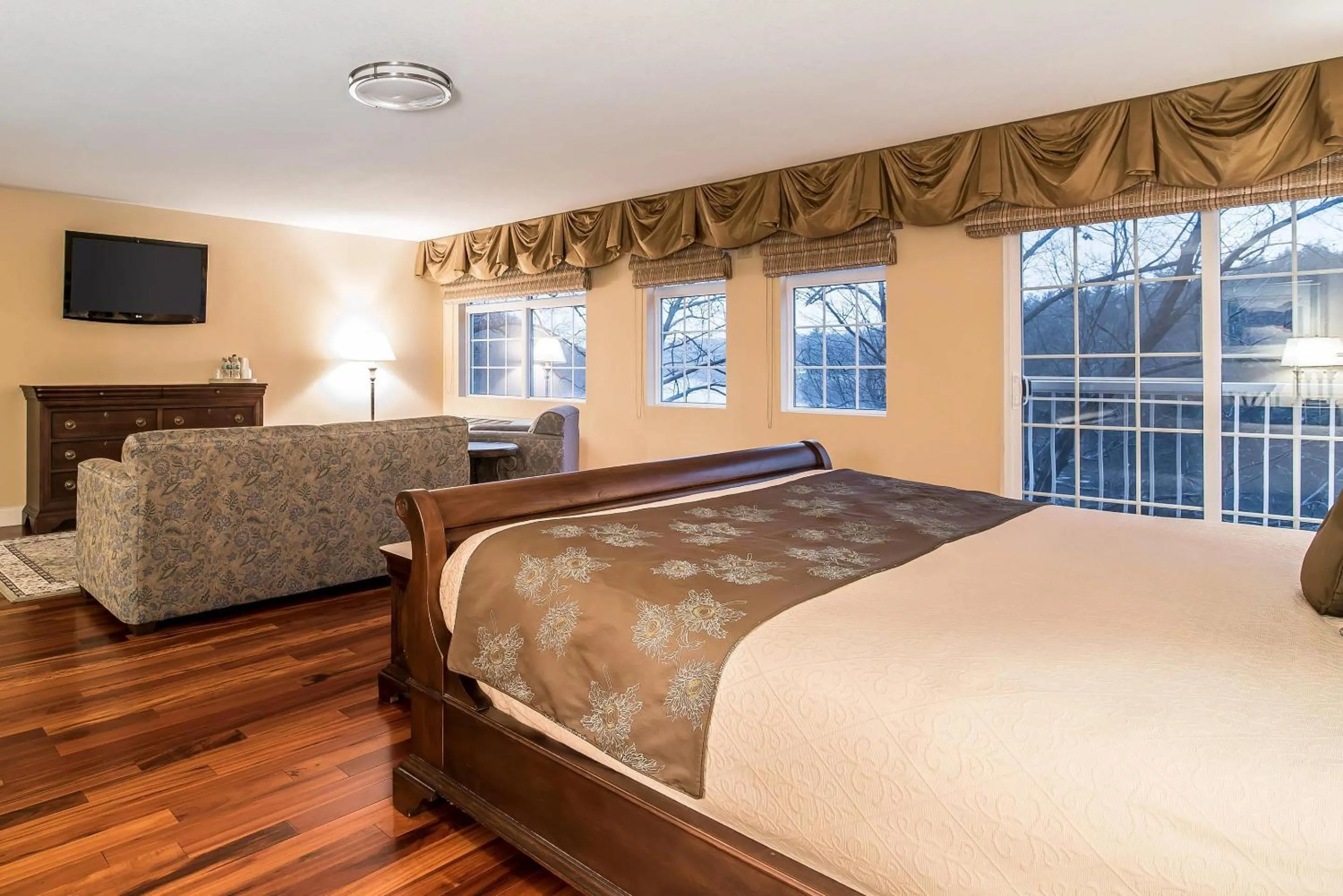 Bedroom, Bed in Riverside Hotel, an Ascend Collection Hotel