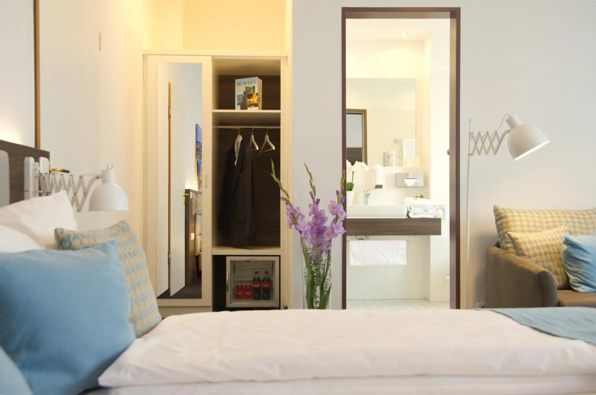 Bed in Lizz Hotel Munich