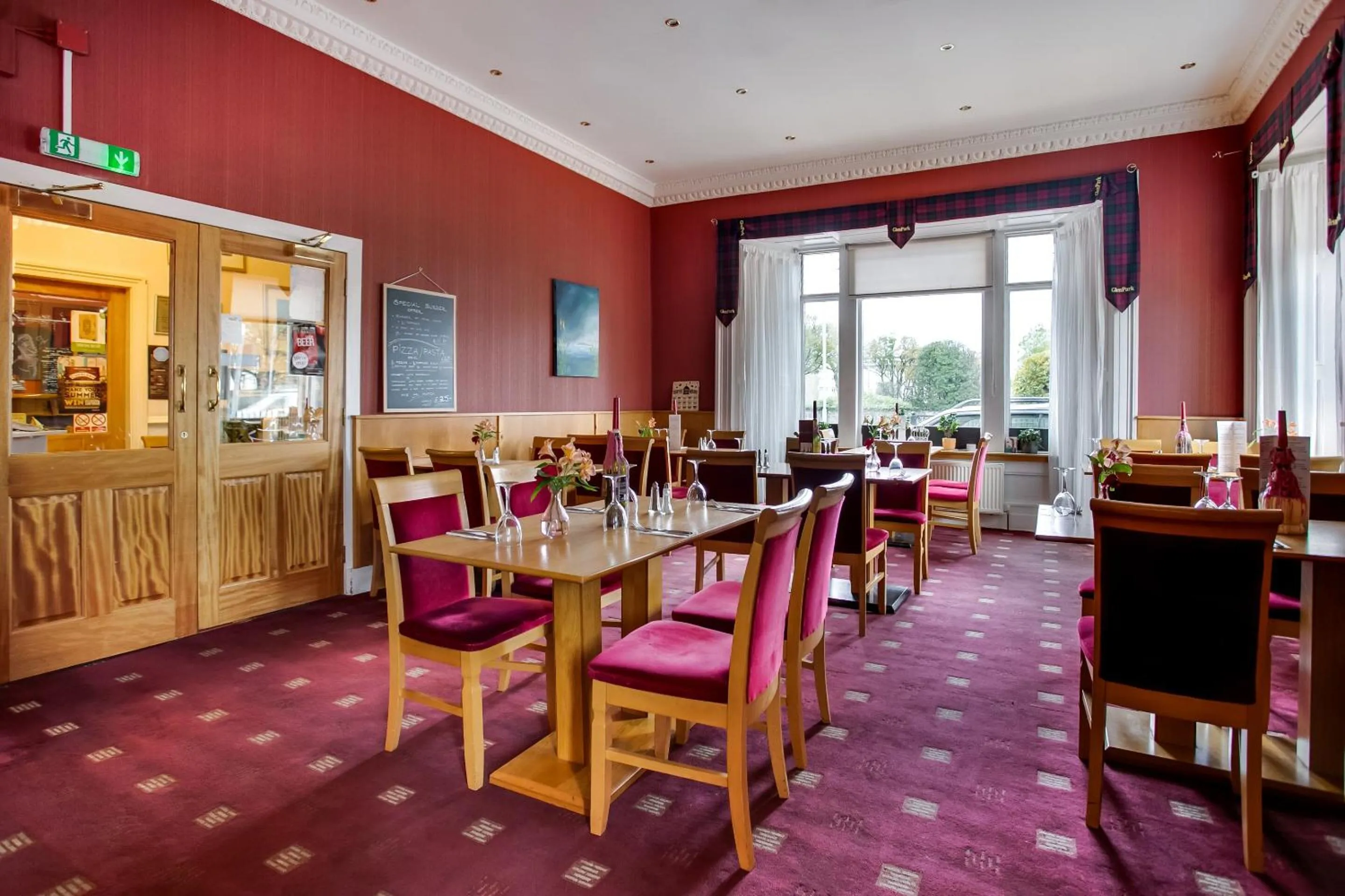 Restaurant/places to eat in OYO Glenpark Hotel, Ayr Central