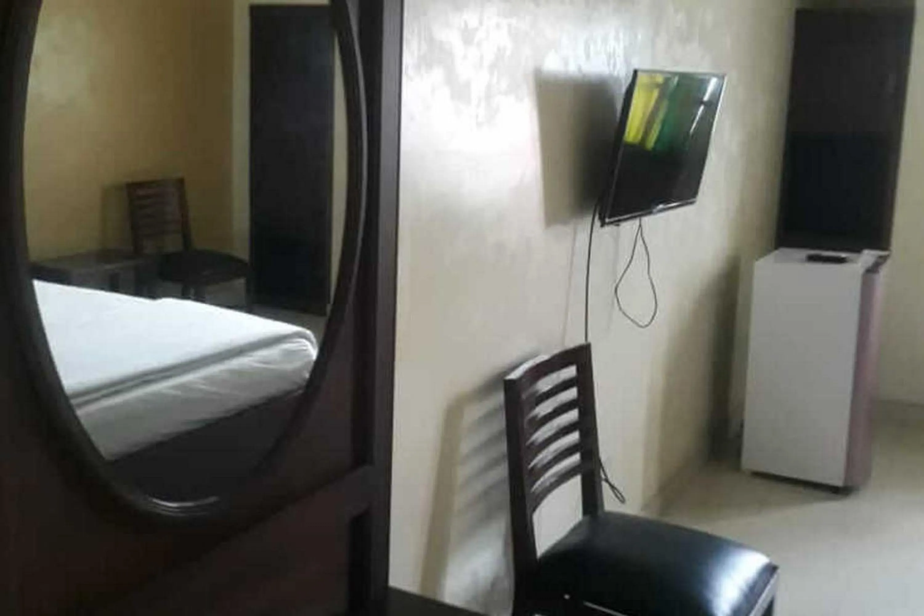 TV and multimedia, Bed in RedDoorz Brand MAN12045 RedDoorz near Megamall Manado