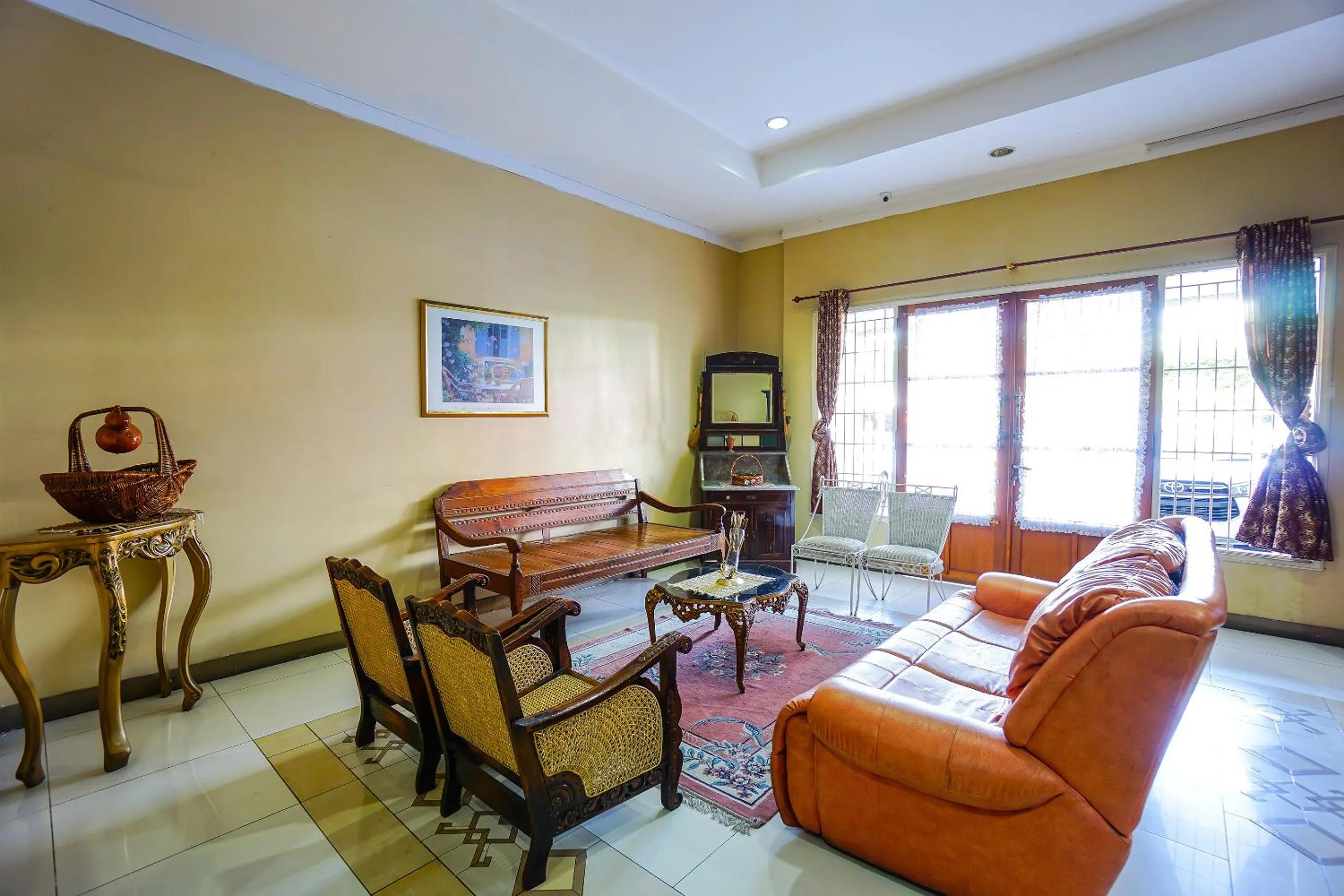 Seating area in RedDoorz Brand MAN12045 RedDoorz near Megamall Manado