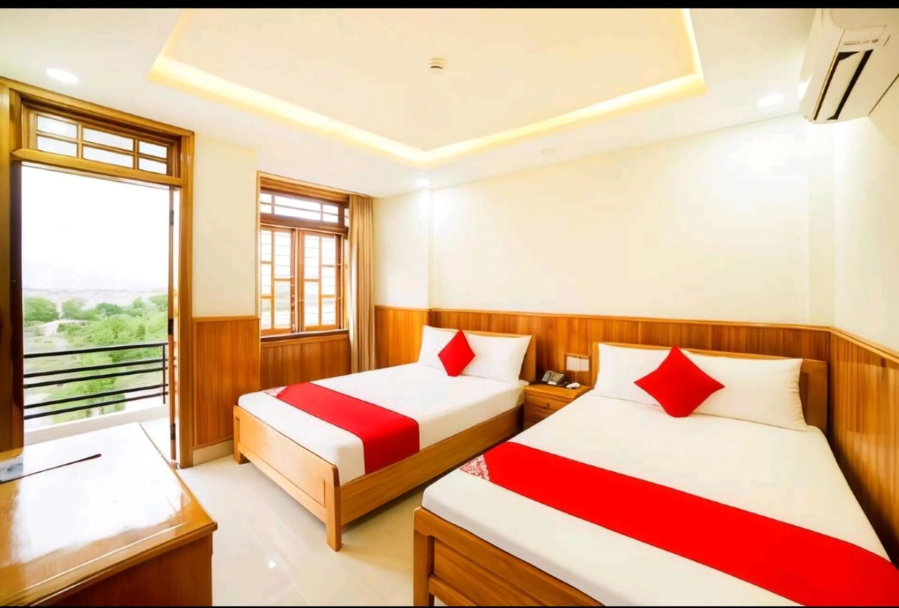 Bedroom, Bed in Thien Truong Hotel