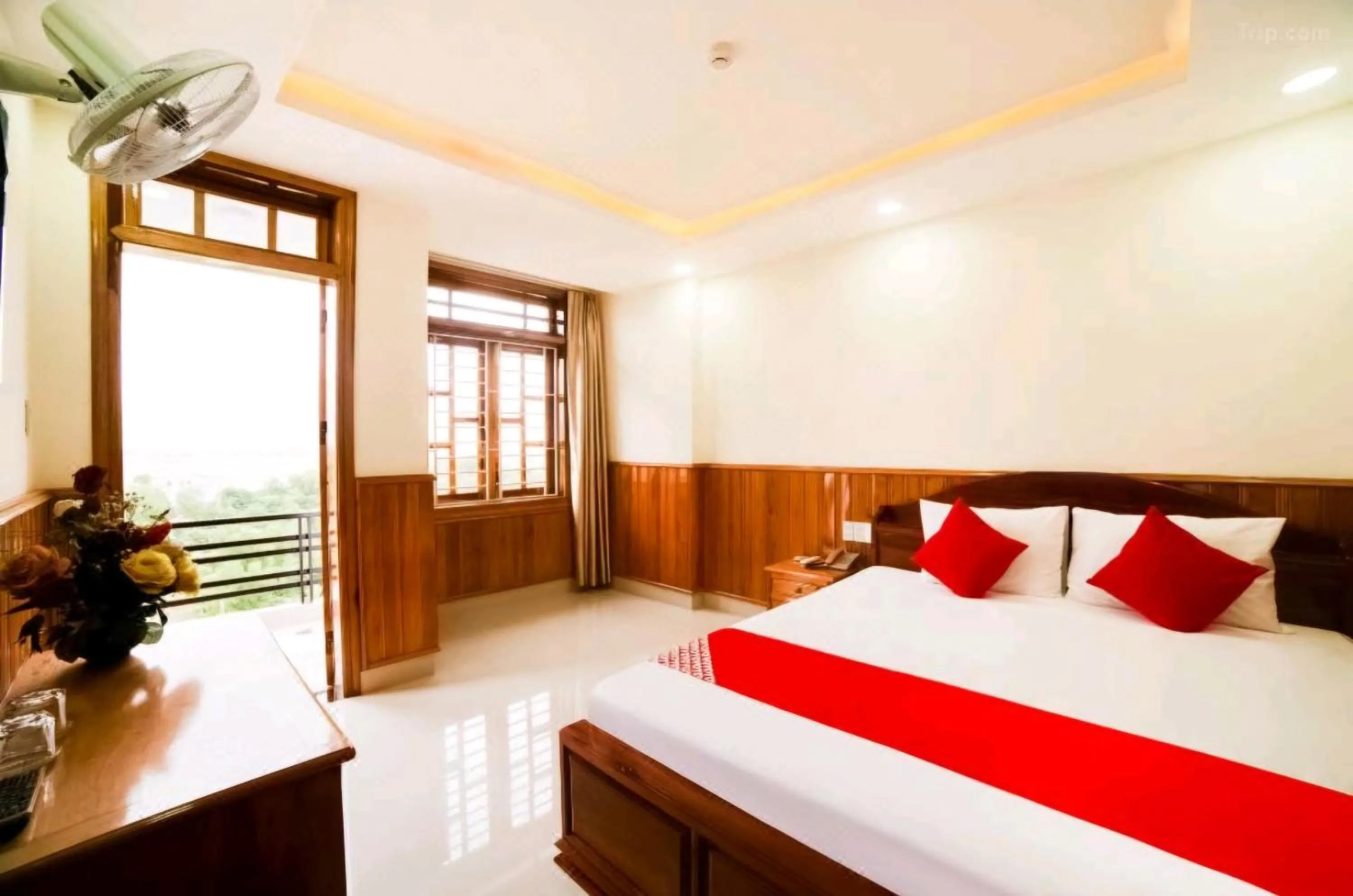 Living room, Bed in Thien Truong Hotel