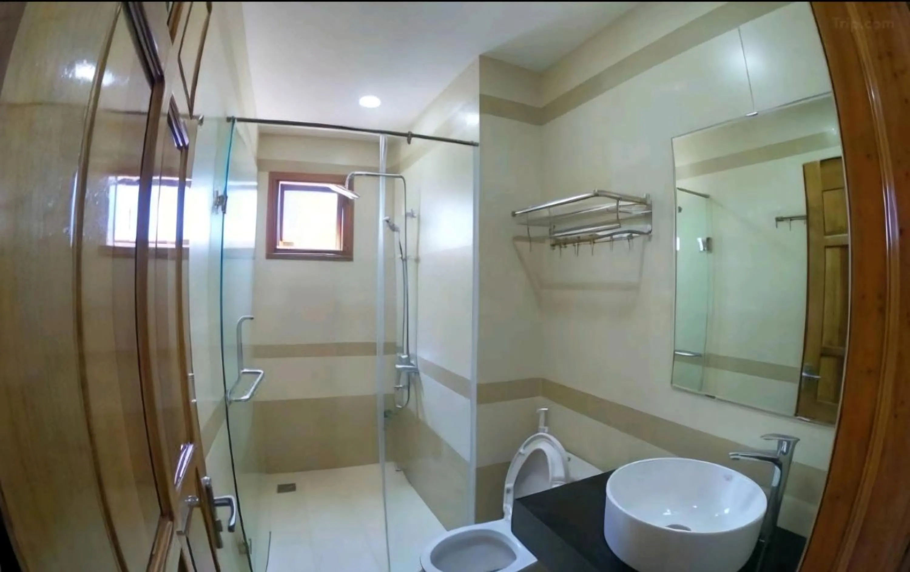 Shower in Thien Truong Hotel