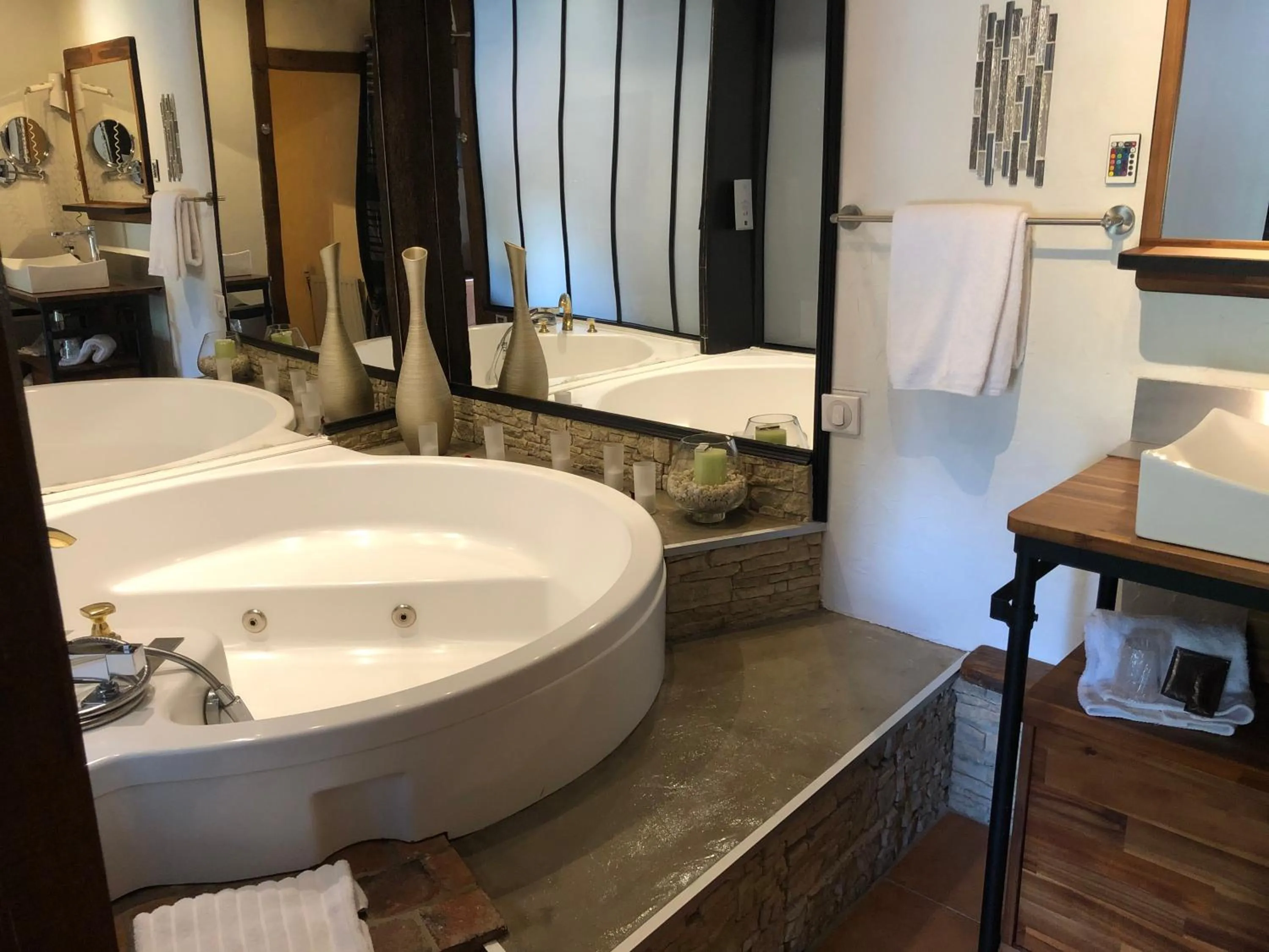 Bathroom in Logis Hotel Oasis