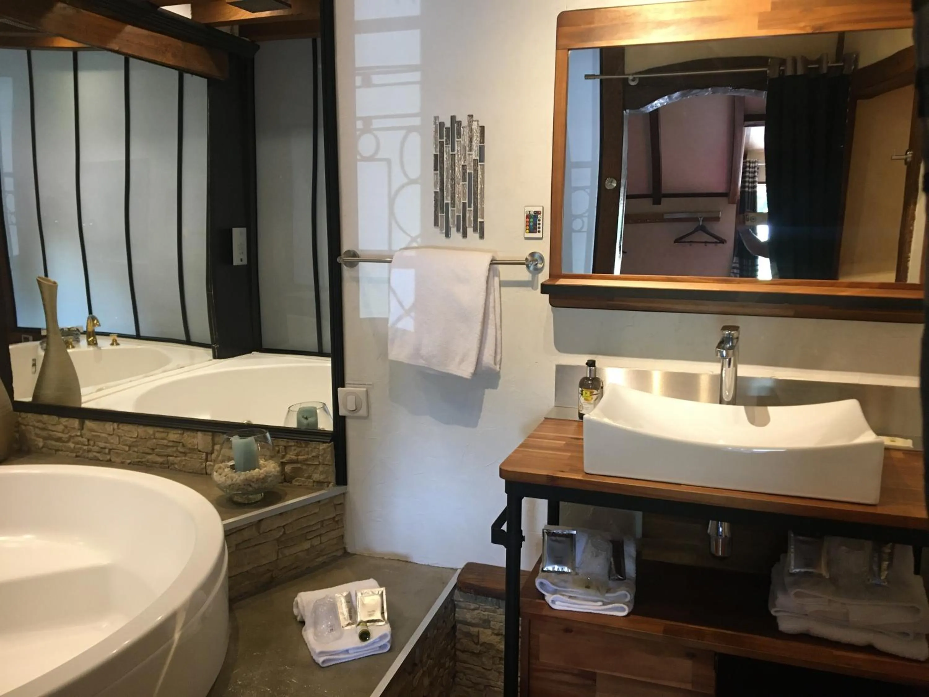 Bathroom in Logis Hotel Oasis