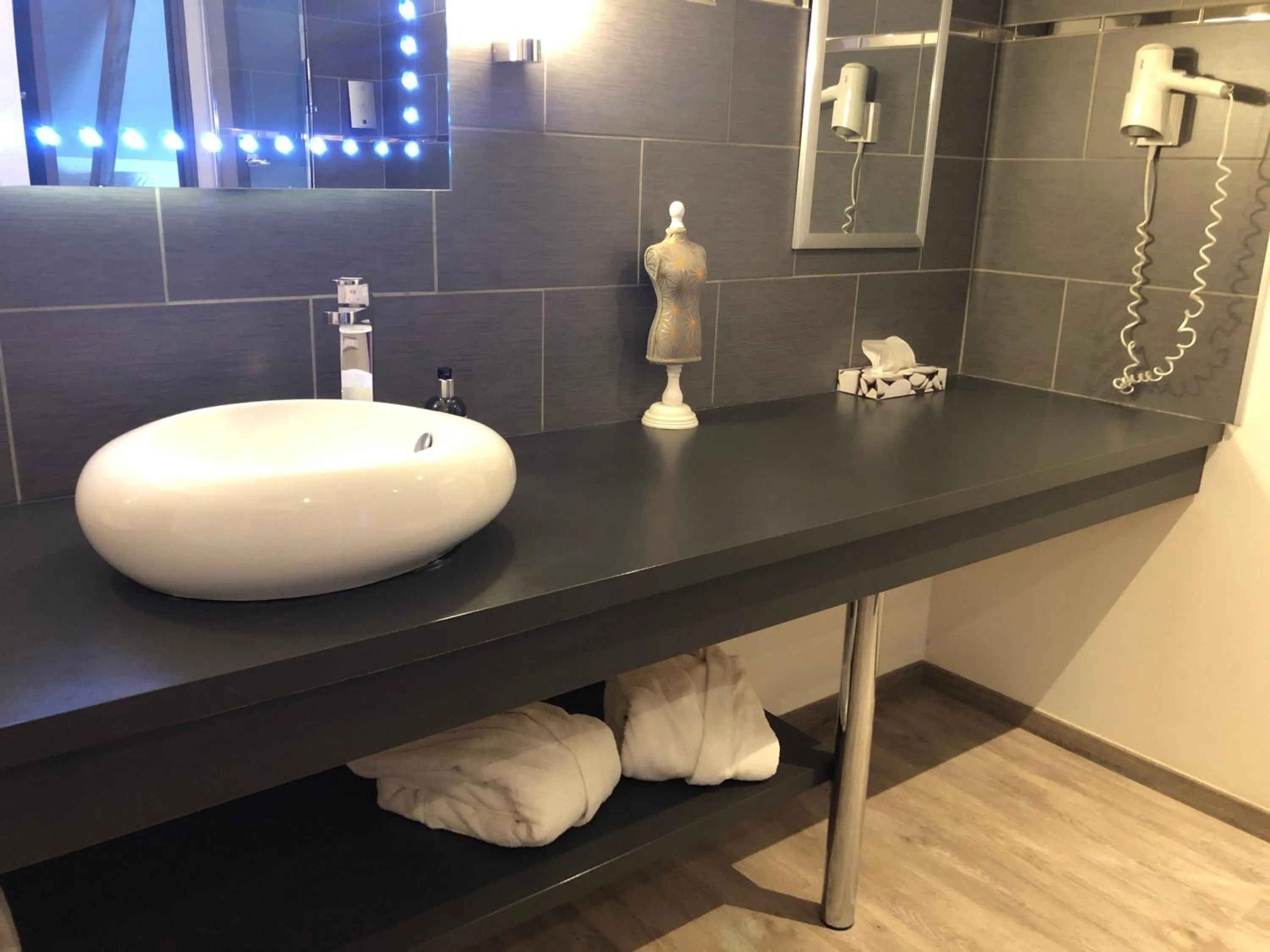 Bathroom in Logis Hotel Oasis